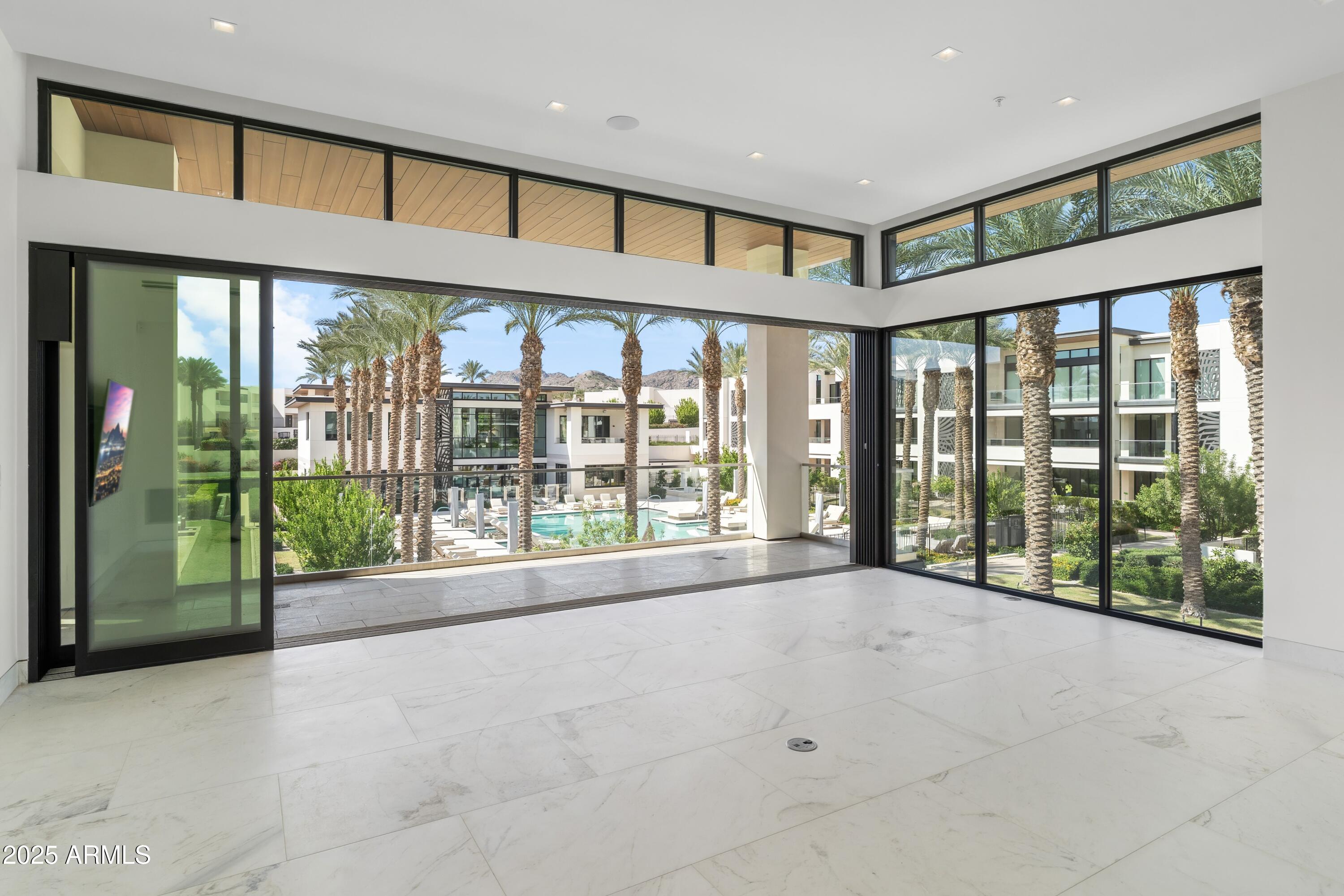 6587 N PALMERAIE Boulevard 2041