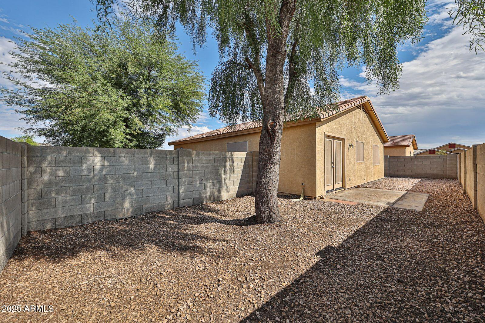 813 E YANEZ Avenue