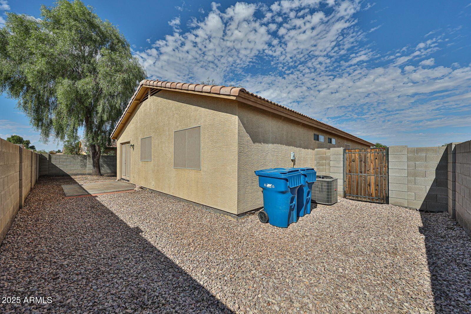 813 E YANEZ Avenue