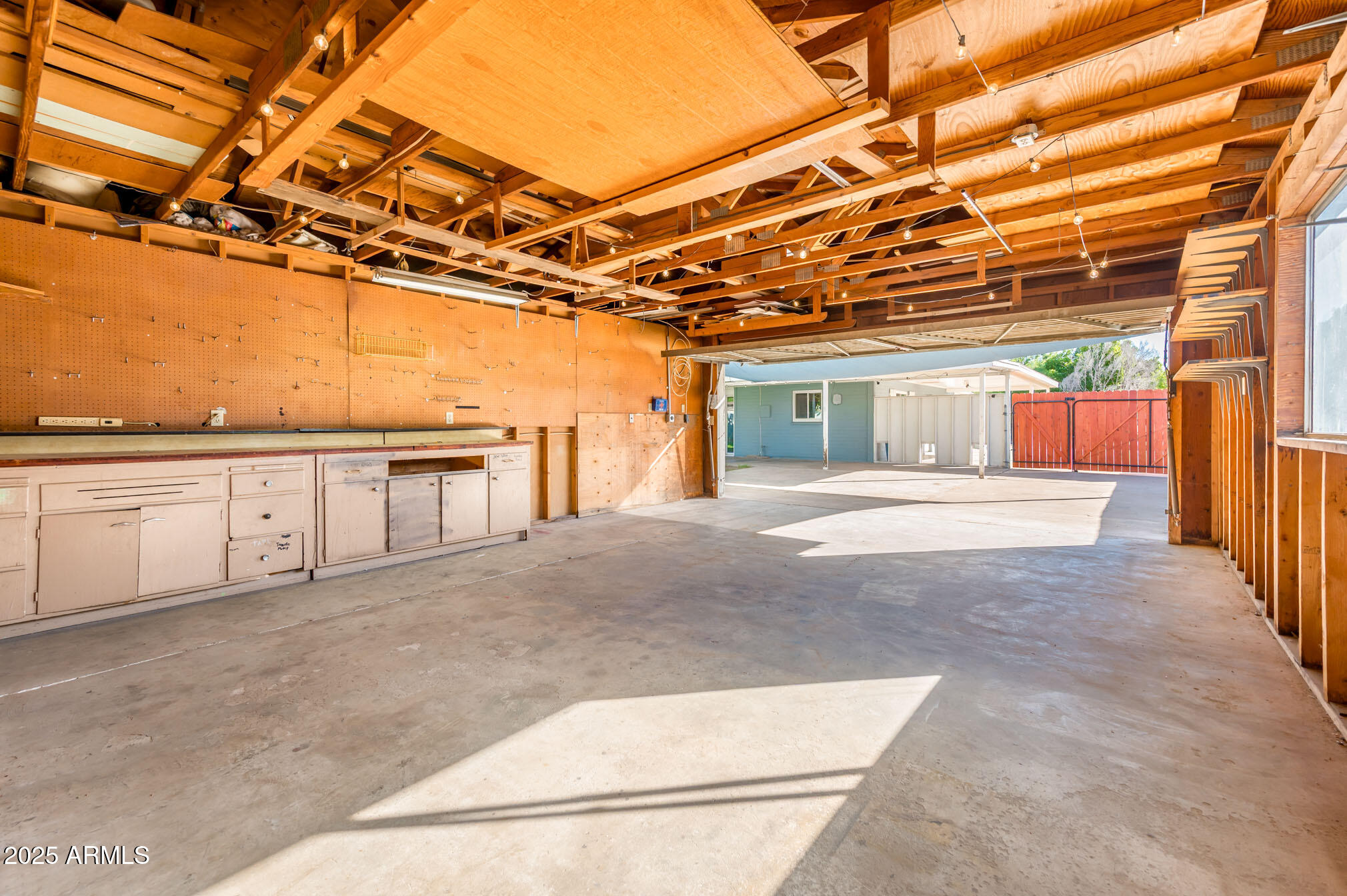 5616 N 22ND Drive