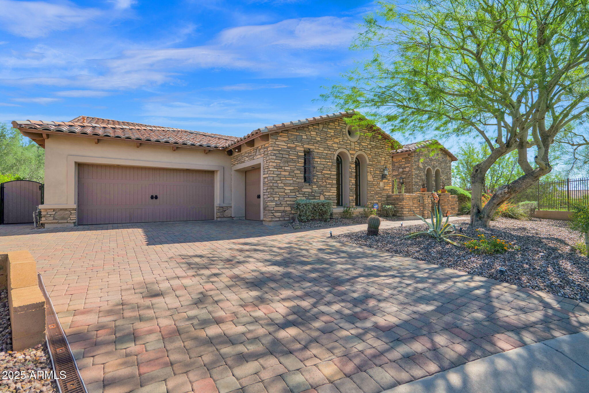 4207 N ARBOLES Circle