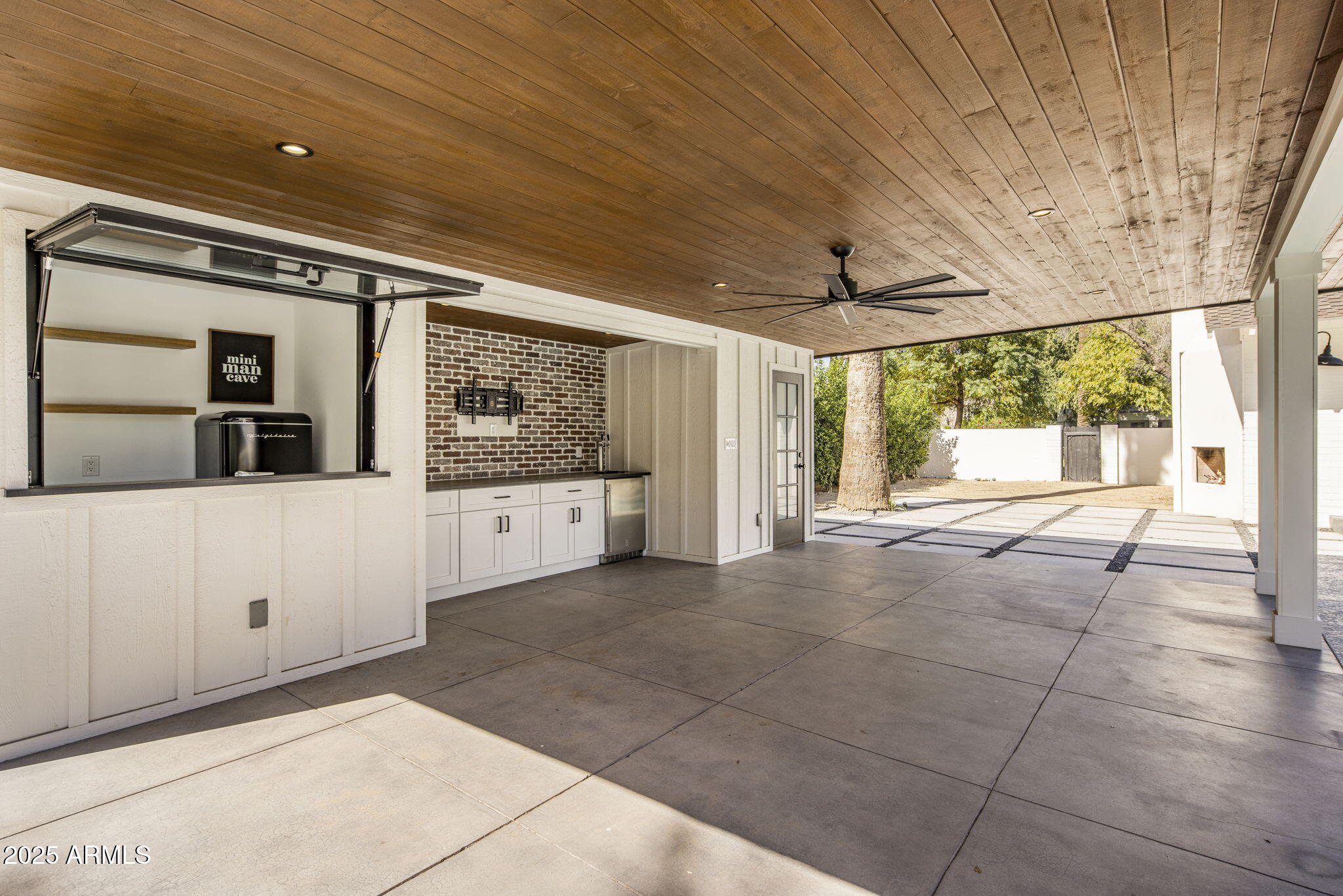 525 W Berridge Lane
