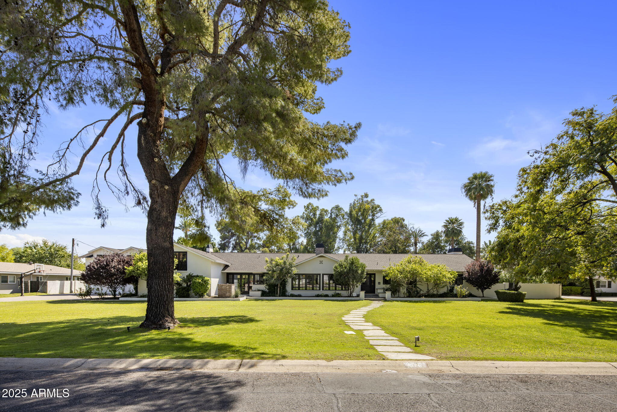 525 W Berridge Lane
