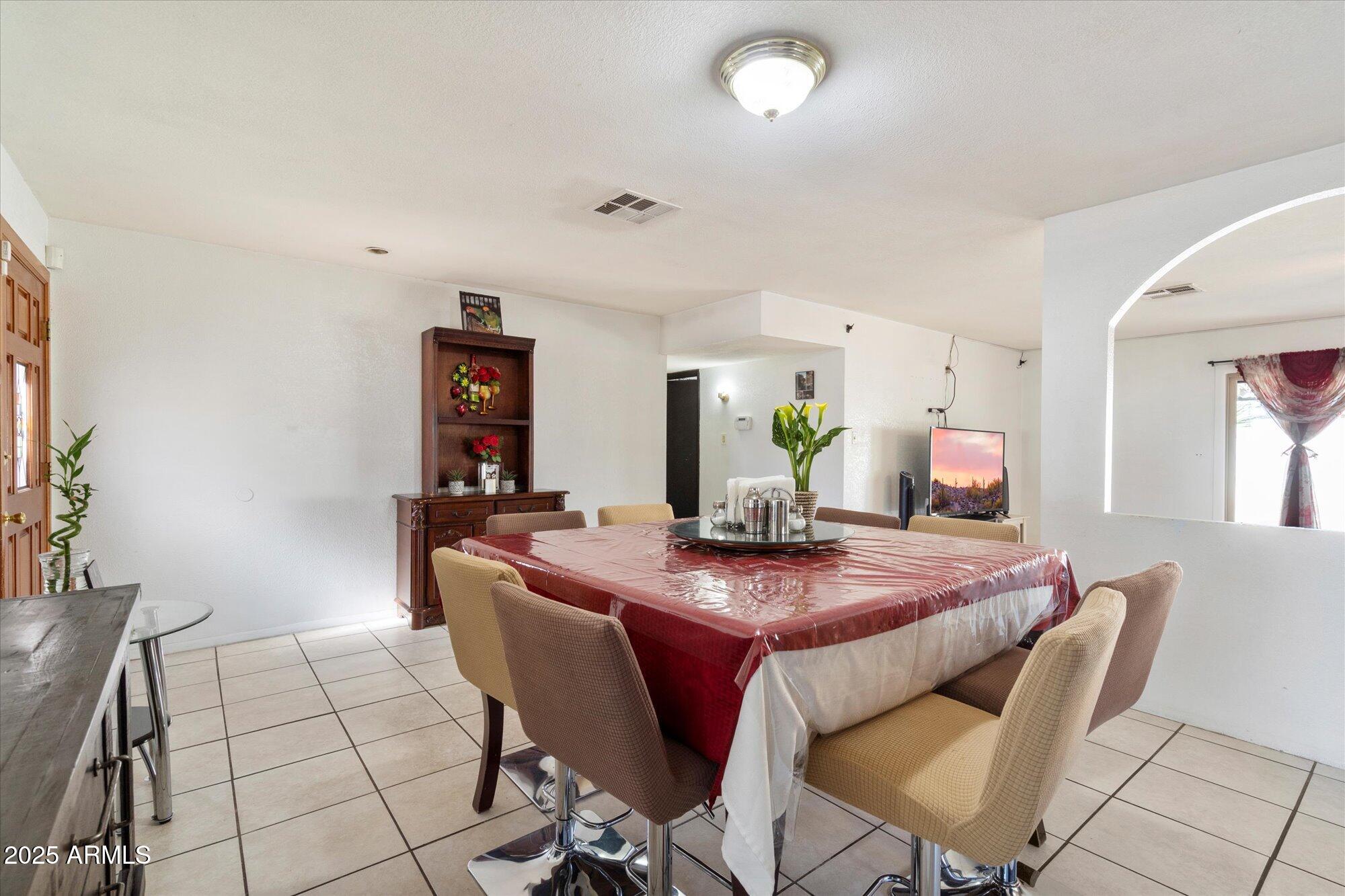 6148 W FLOWER Street