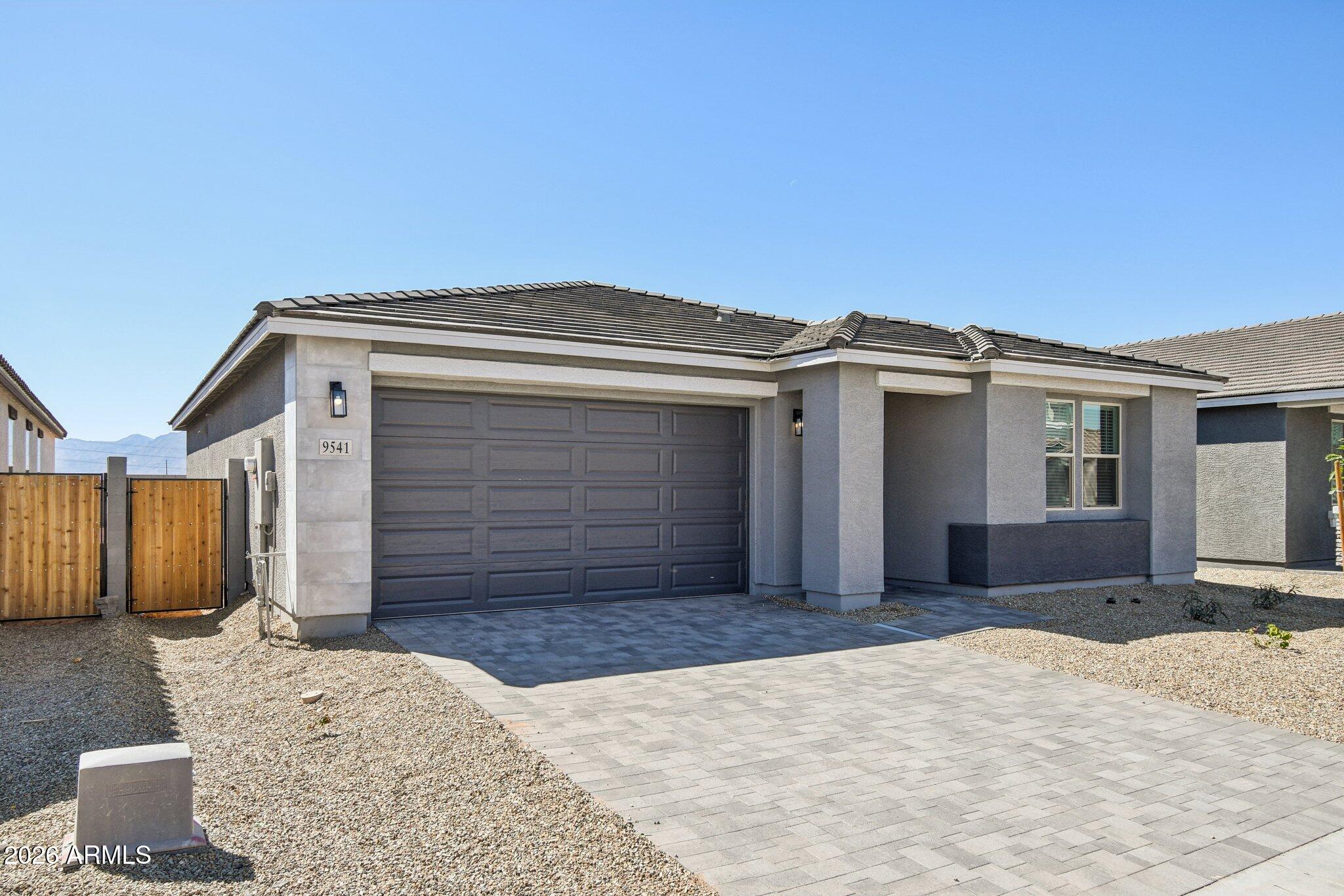 9541 W TAMARISK Avenue