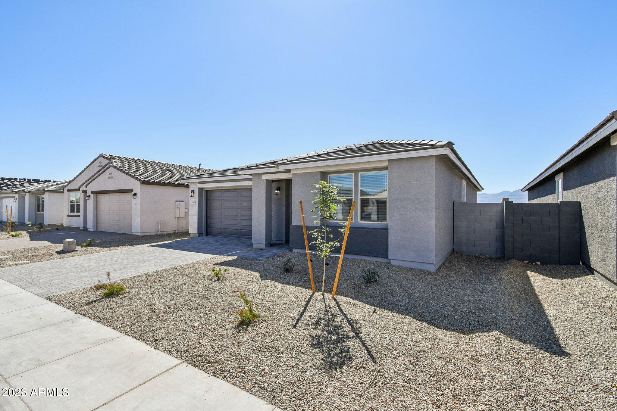 9541 W TAMARISK Avenue