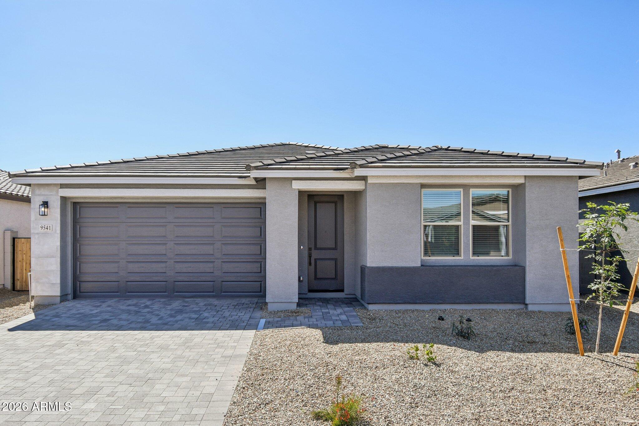 9541 W TAMARISK Avenue