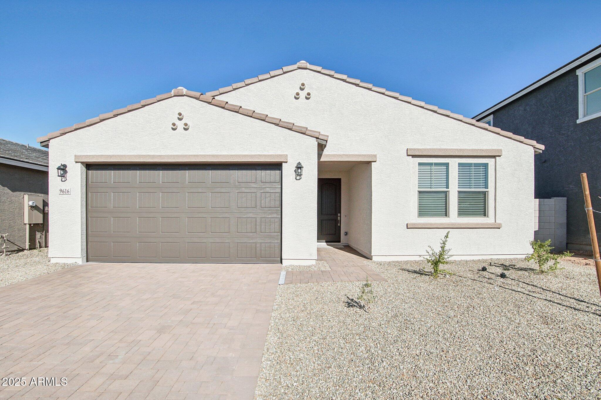 9616 W TAMARISK Avenue