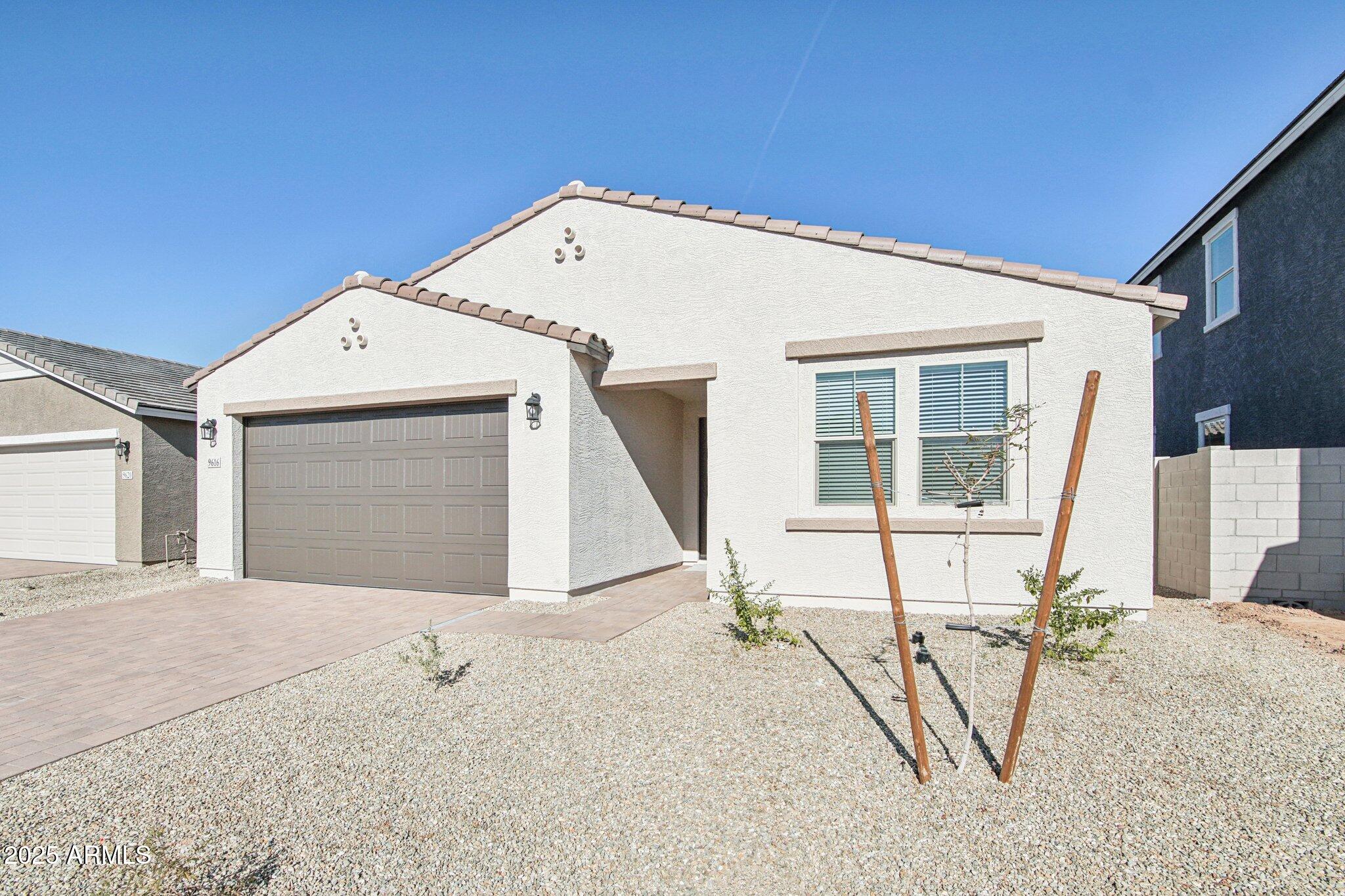 9616 W TAMARISK Avenue