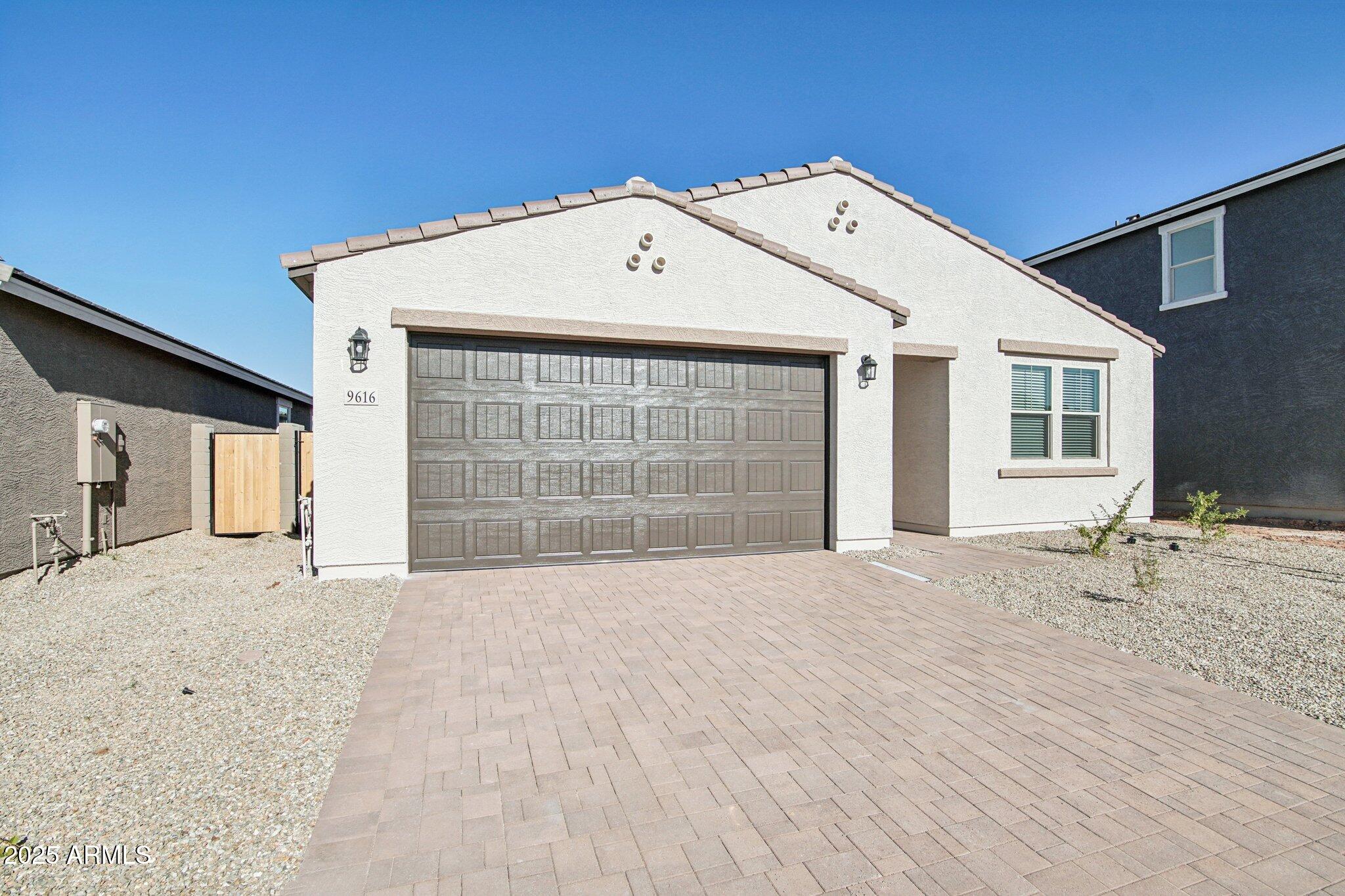 9616 W TAMARISK Avenue