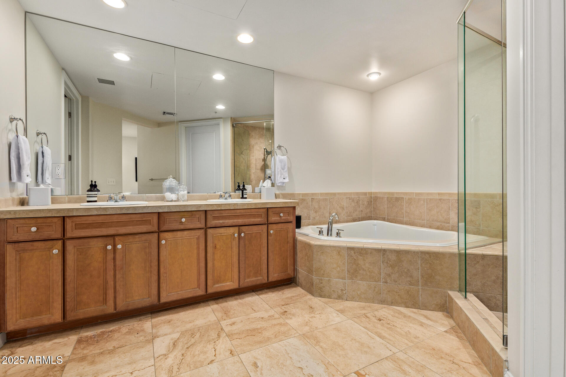 3801 N GOLDWATER Boulevard, 302