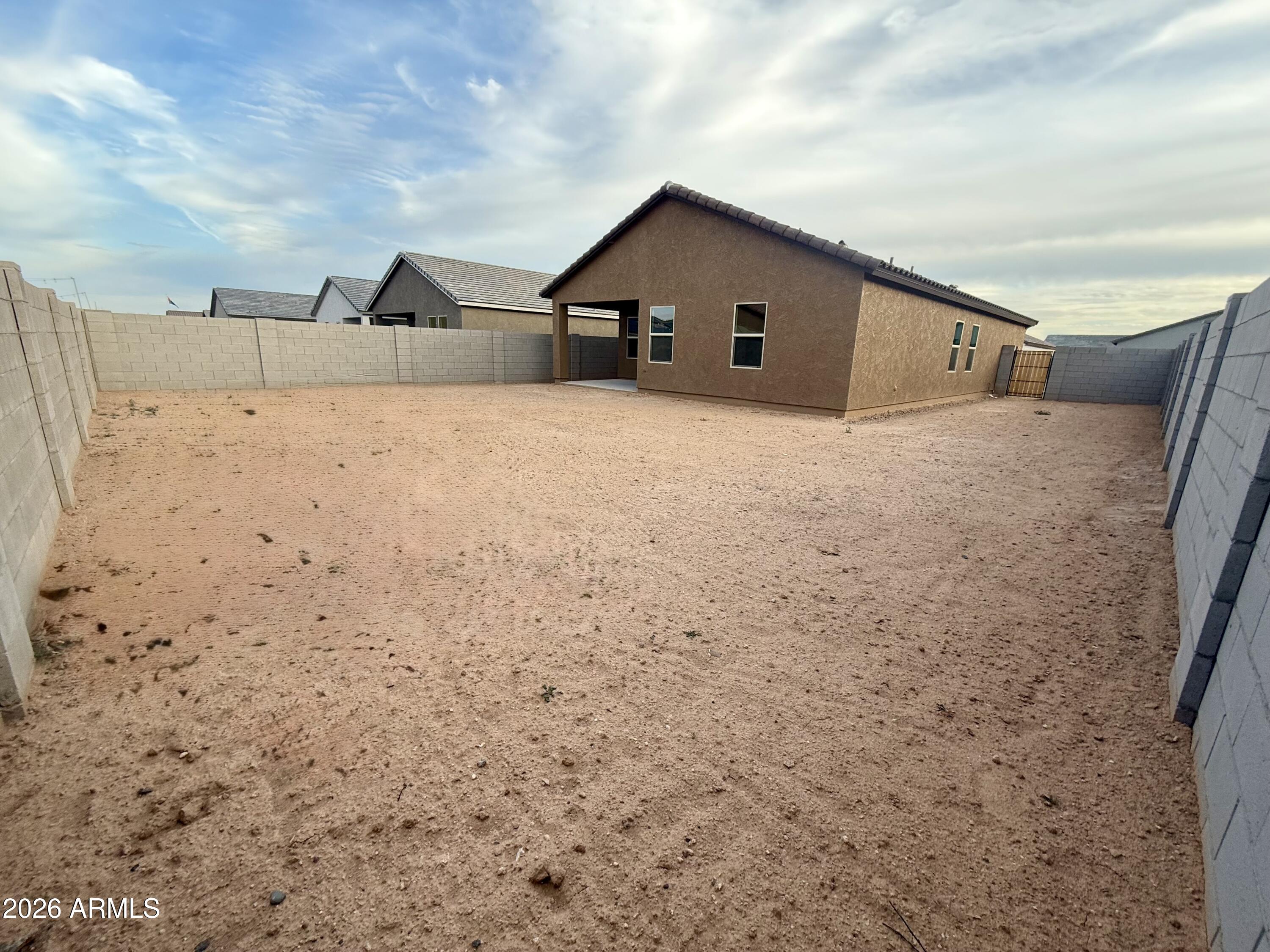 5522 E IRIS Drive