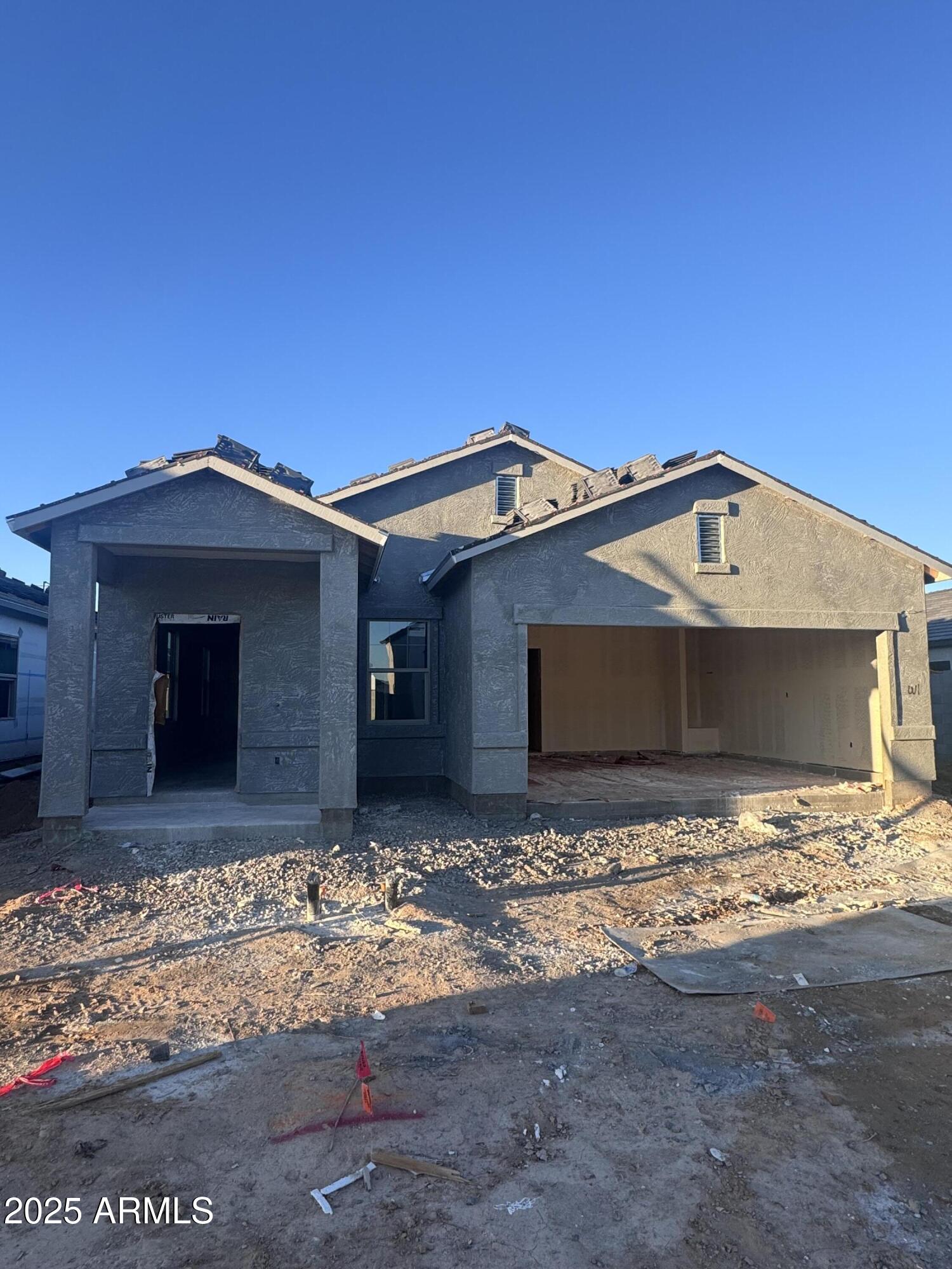 5562 E IRIS Drive