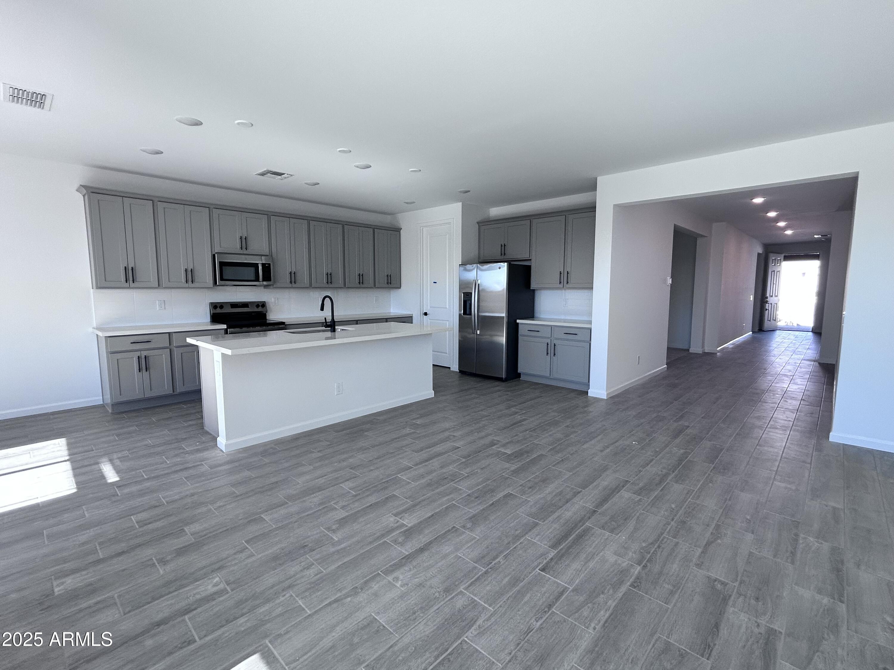 2603 E RUSTLER Road