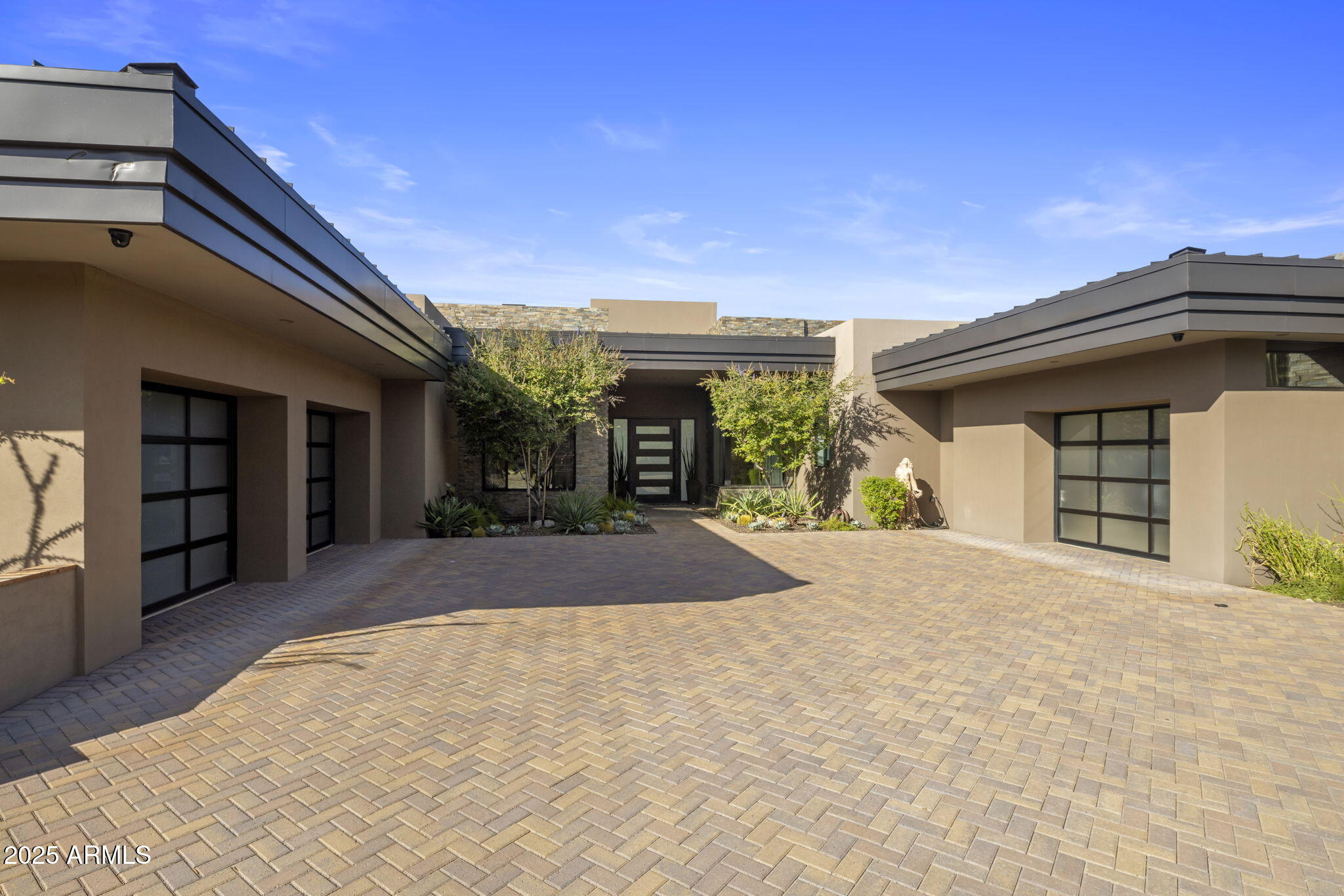 10284 E RUNNING DEER Trail