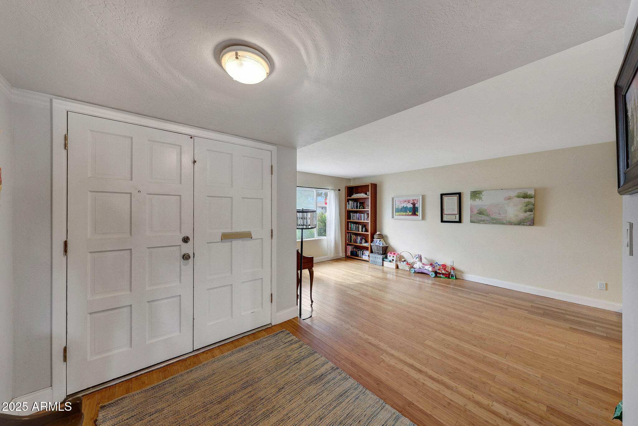 2802 E CHERYL Drive