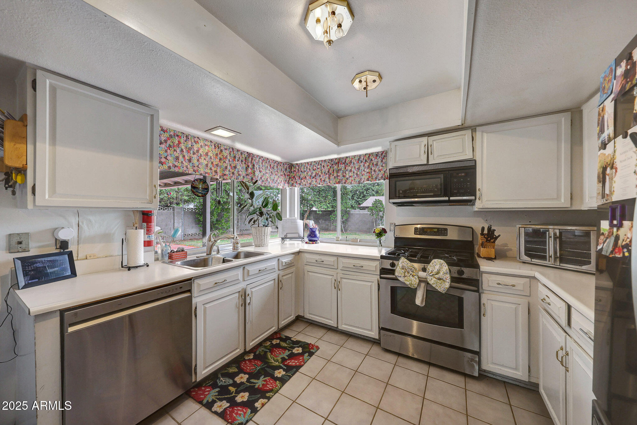 2802 E CHERYL Drive