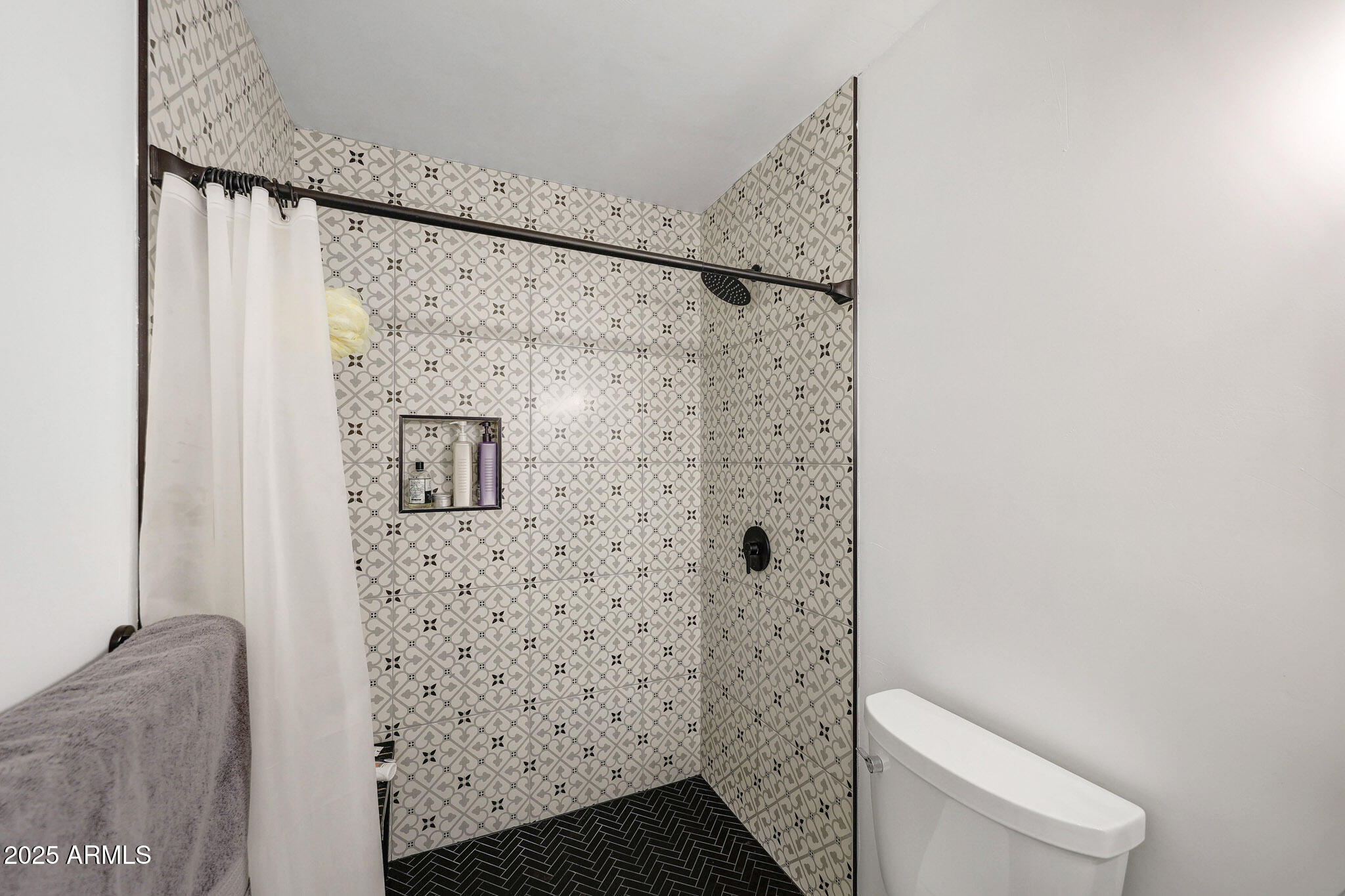 2802 E CHERYL Drive