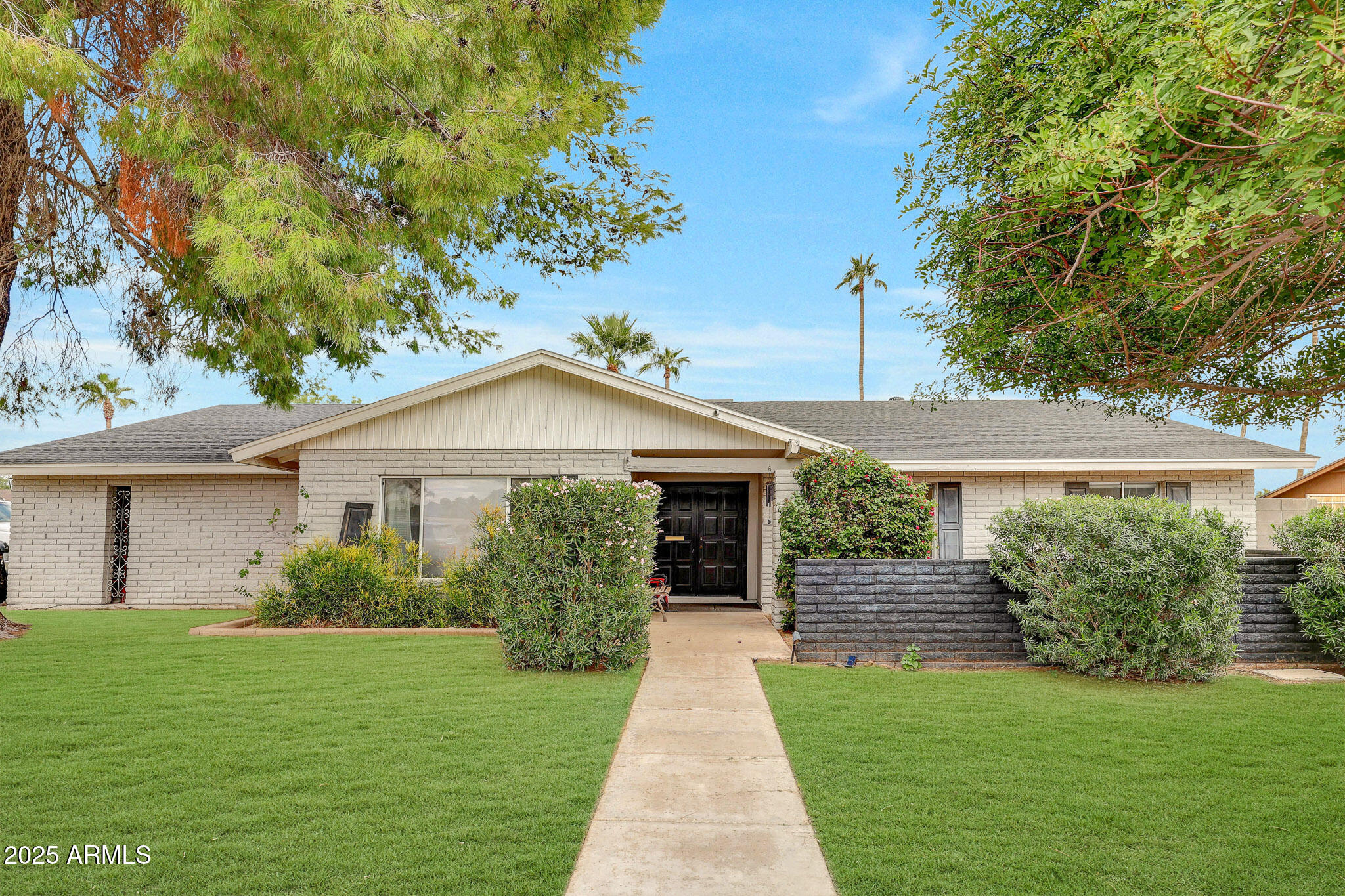 2802 E CHERYL Drive