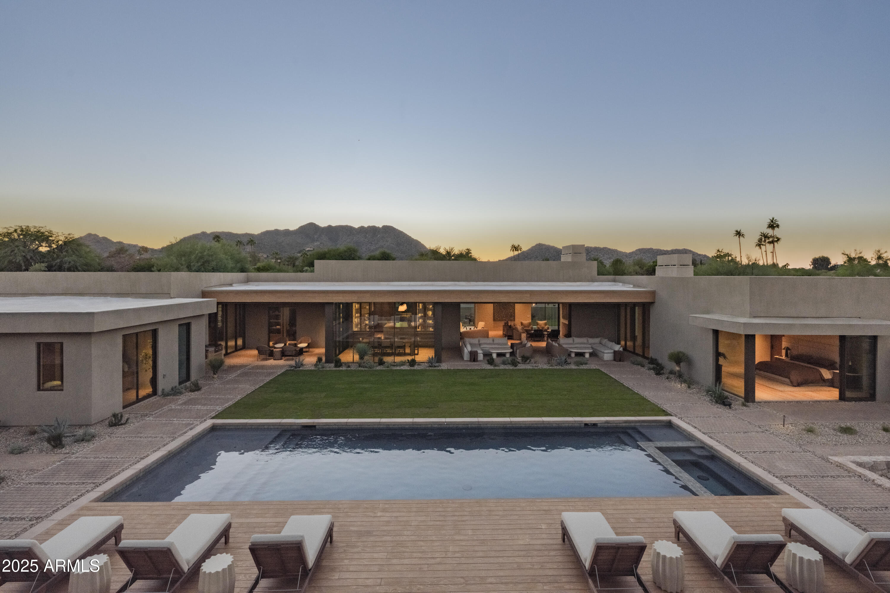 8631 N AVENIDA DEL SOL