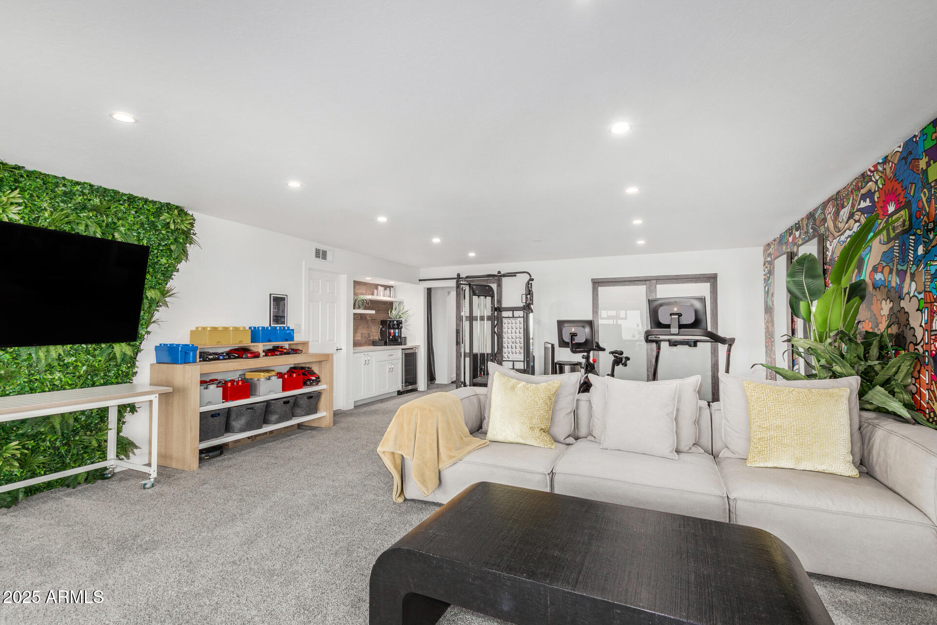 3800 E LINCOLN Drive 23