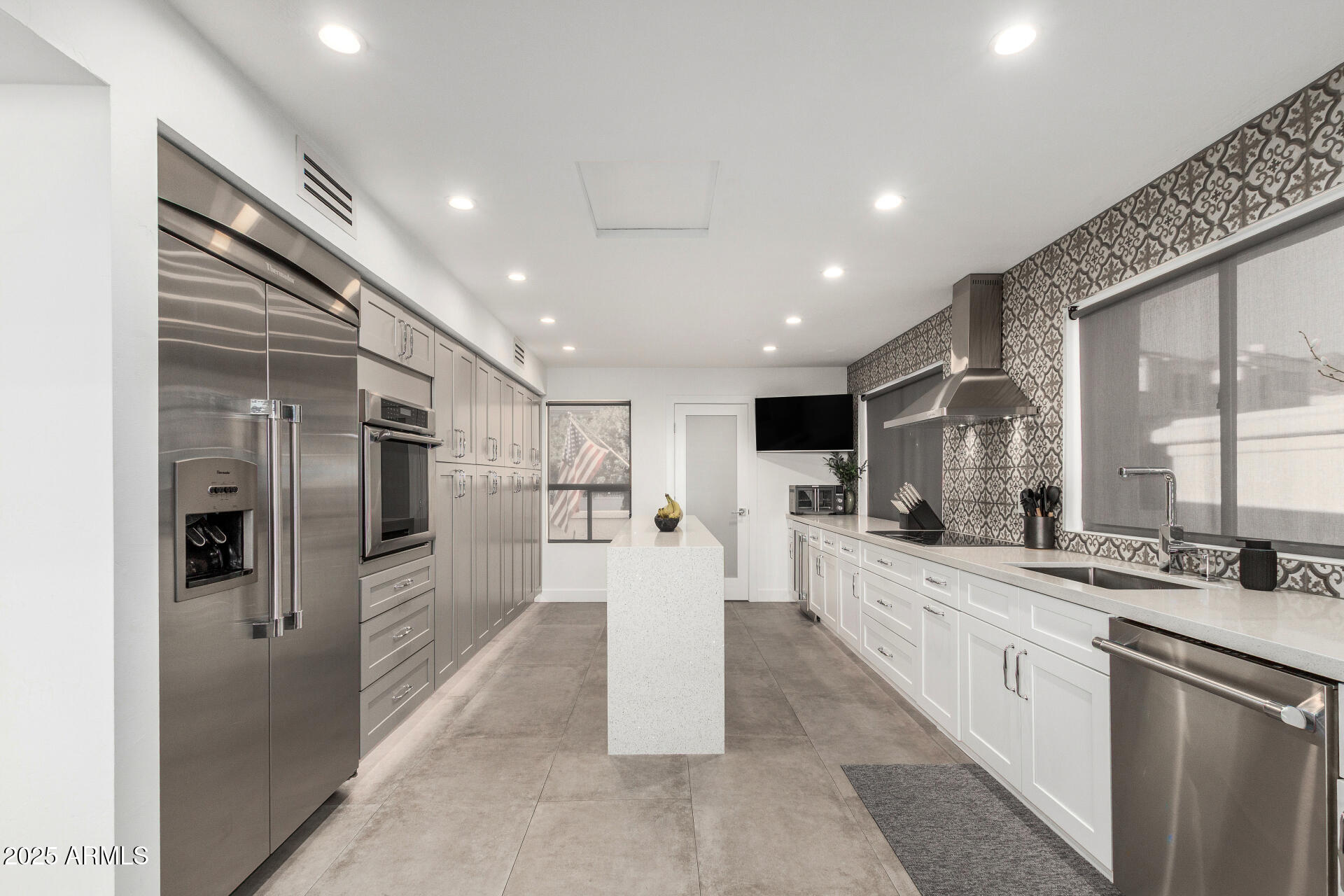 3800 E LINCOLN Drive 23