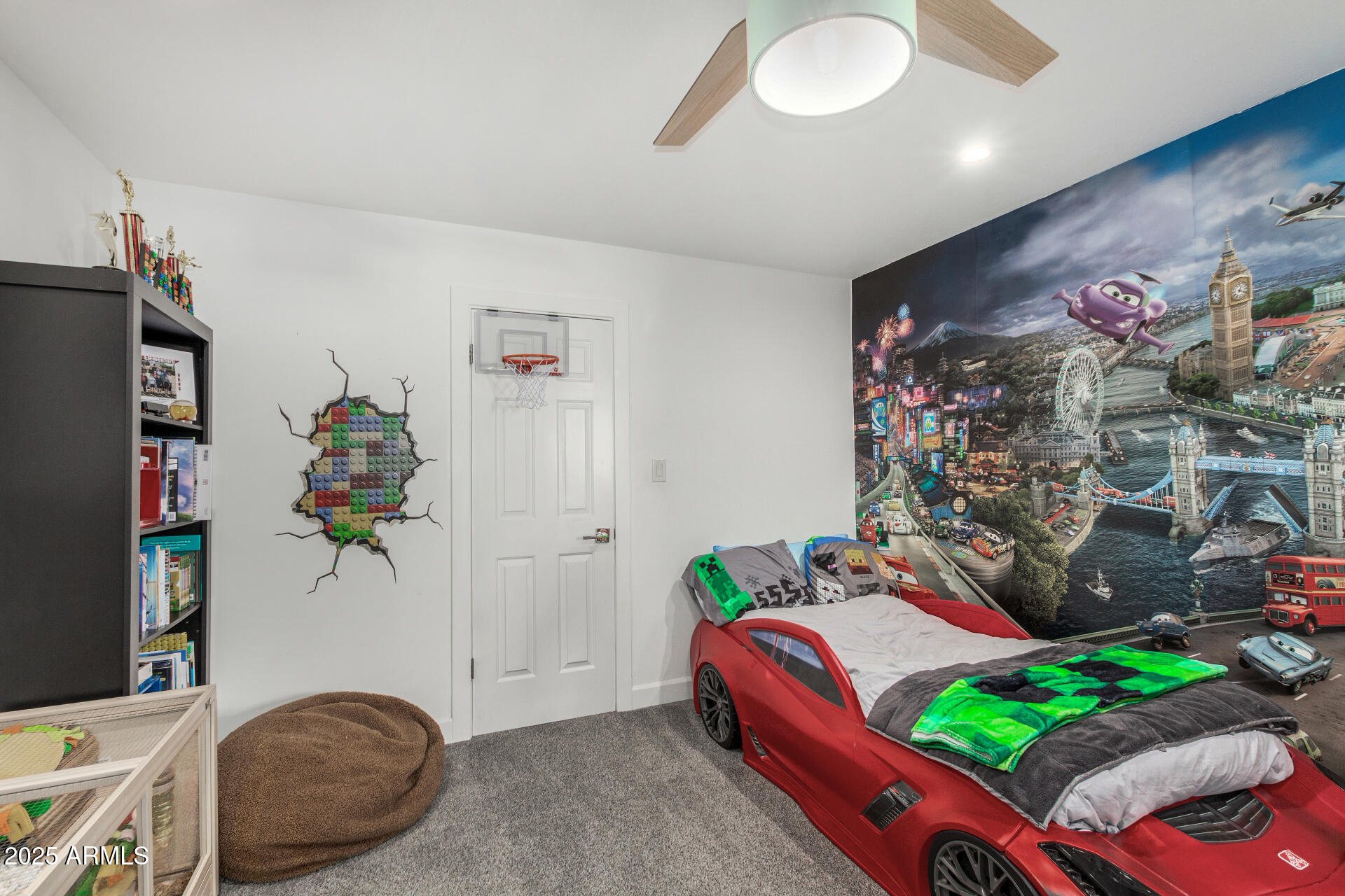 3800 E LINCOLN Drive 23
