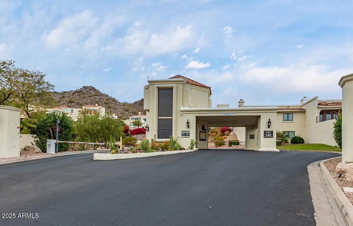 3800 E LINCOLN Drive 23