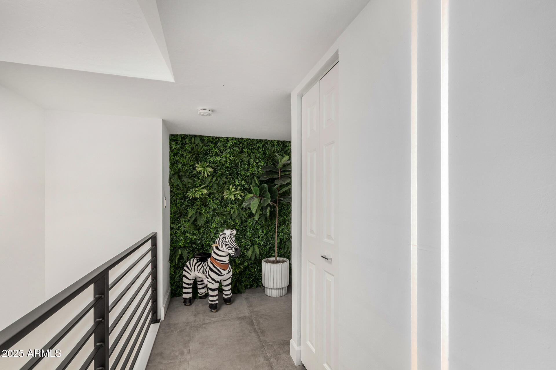 3800 E LINCOLN Drive 23