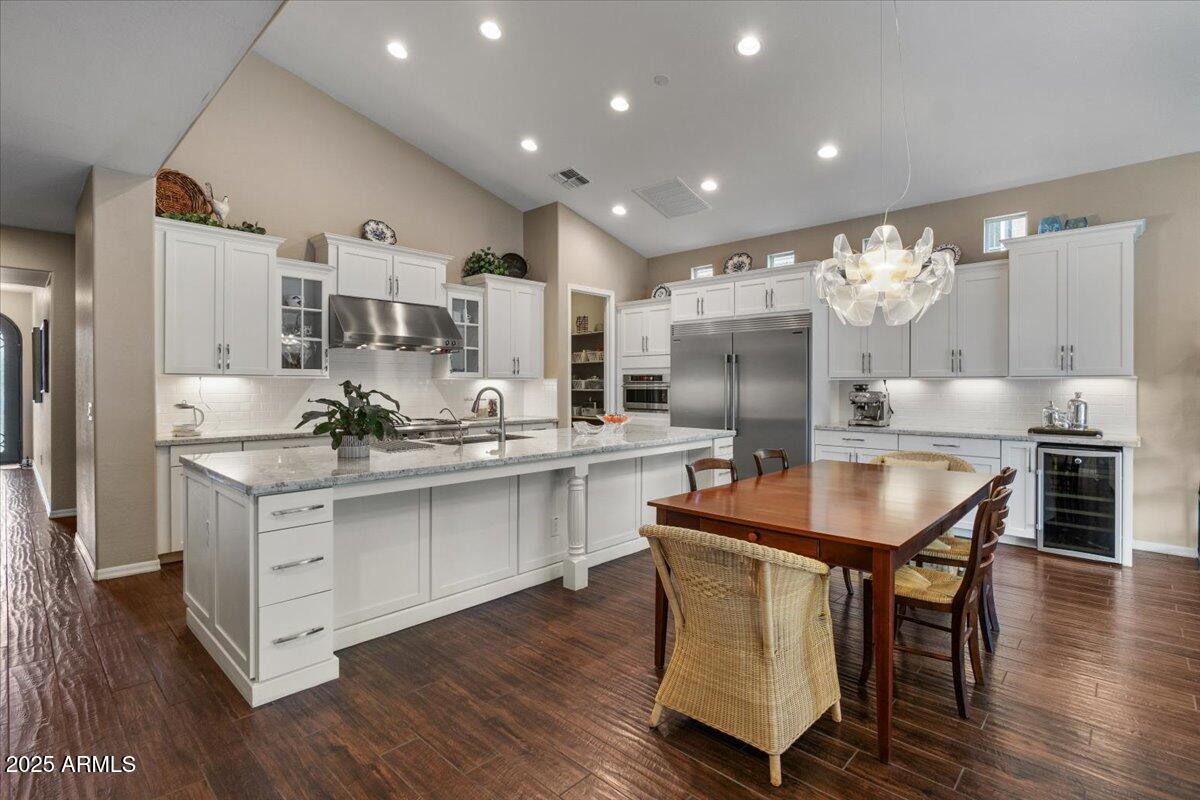 2926 E MINNEZONA Avenue