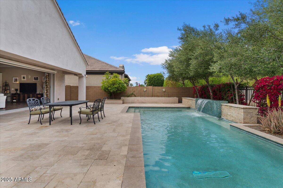 2926 E MINNEZONA Avenue