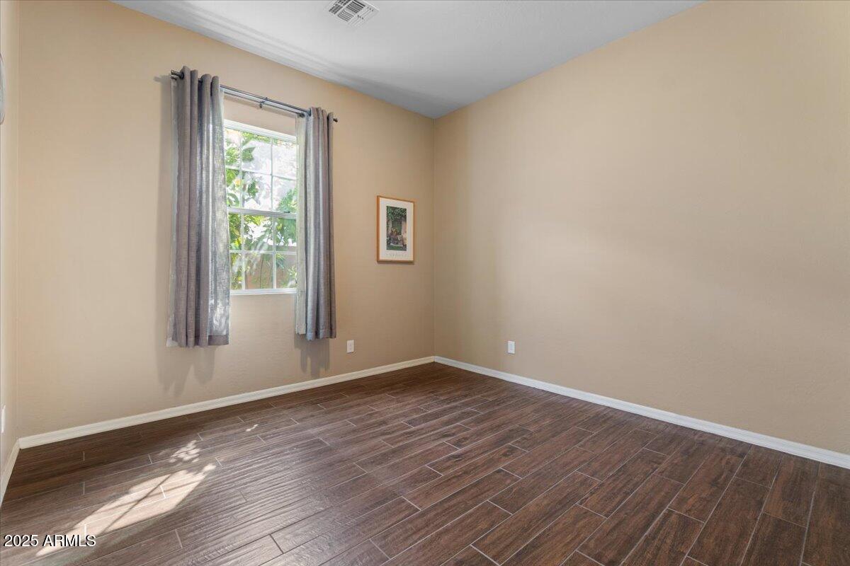 2926 E MINNEZONA Avenue