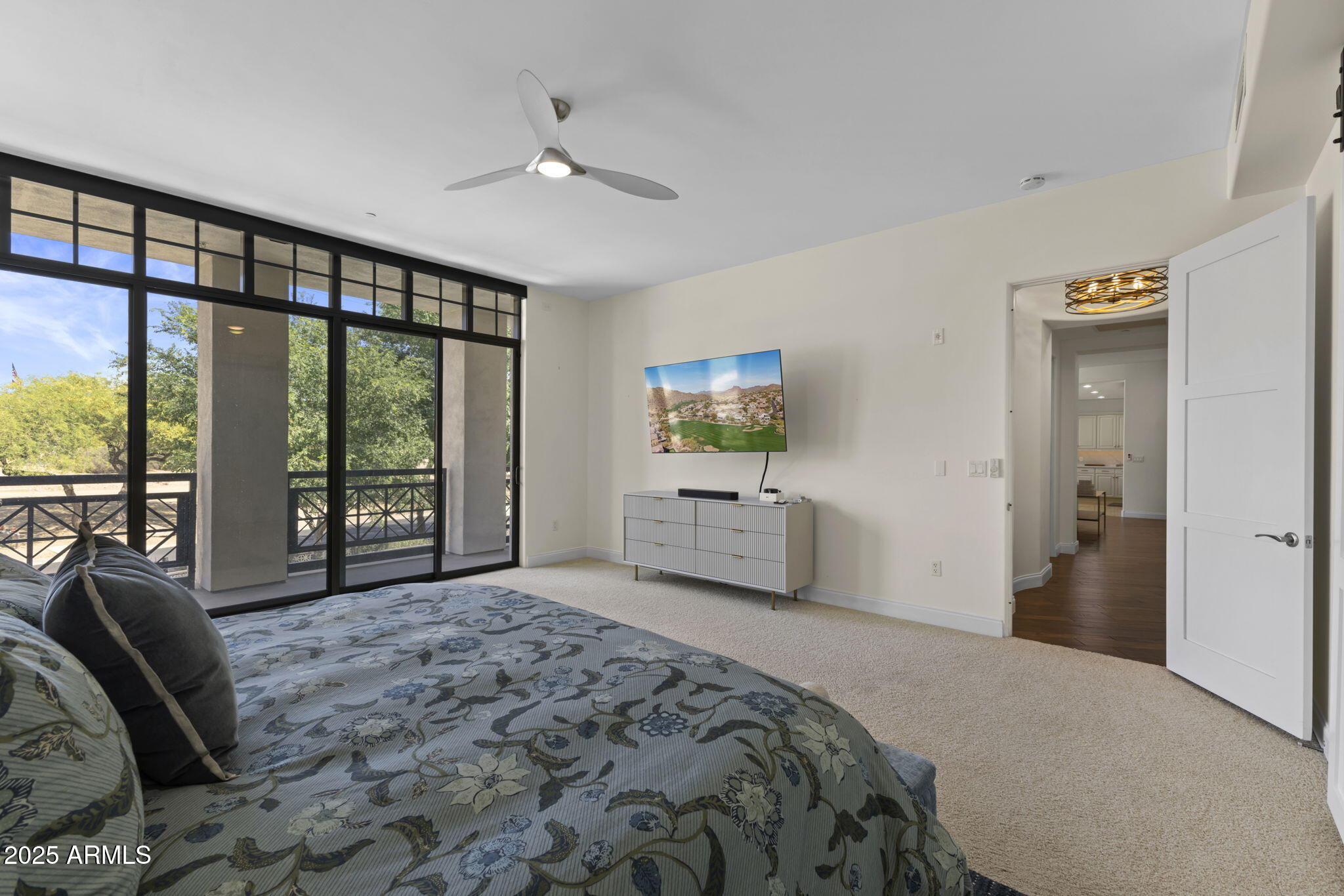 8 E BILTMORE Estate 215