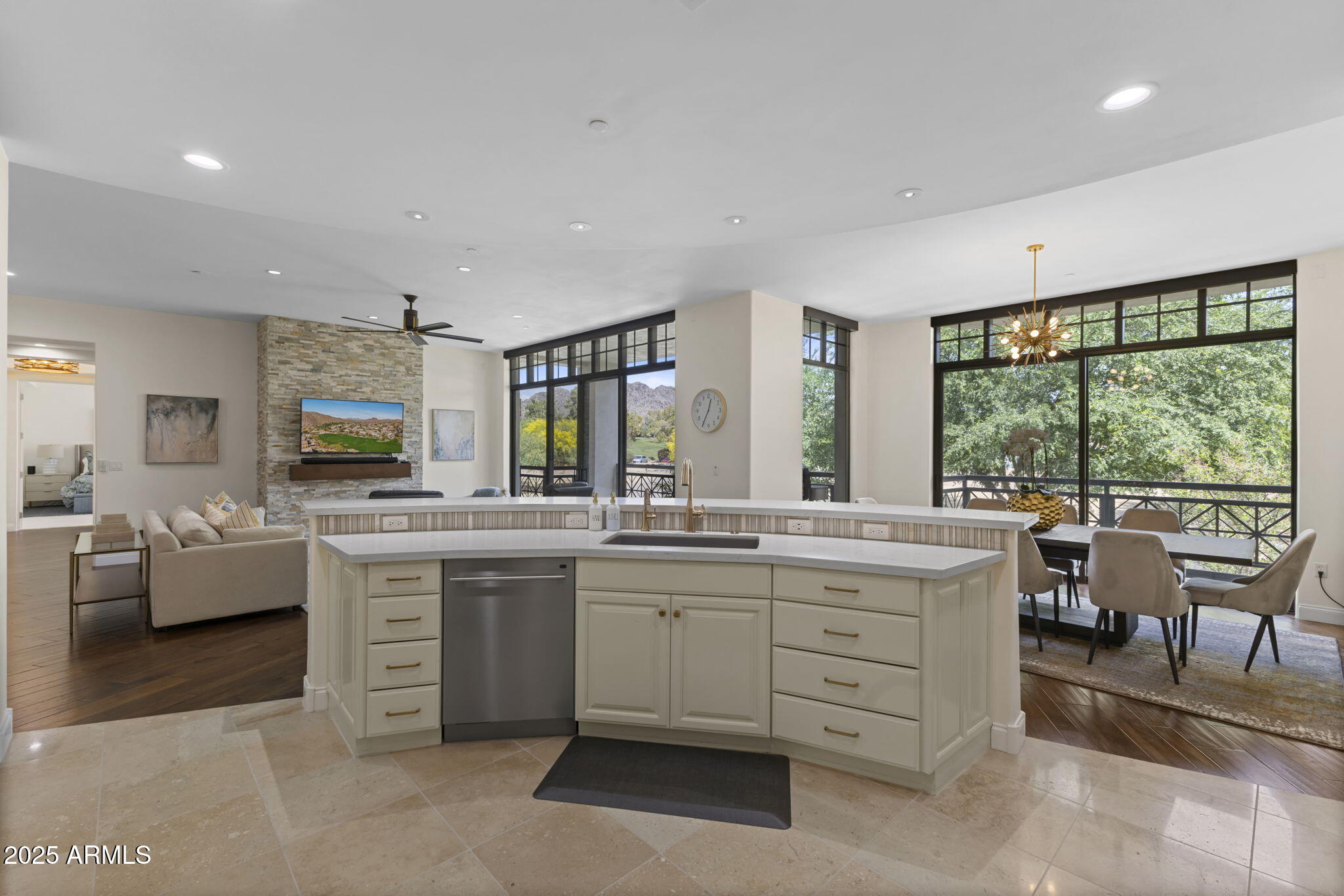 8 E BILTMORE Estate 215