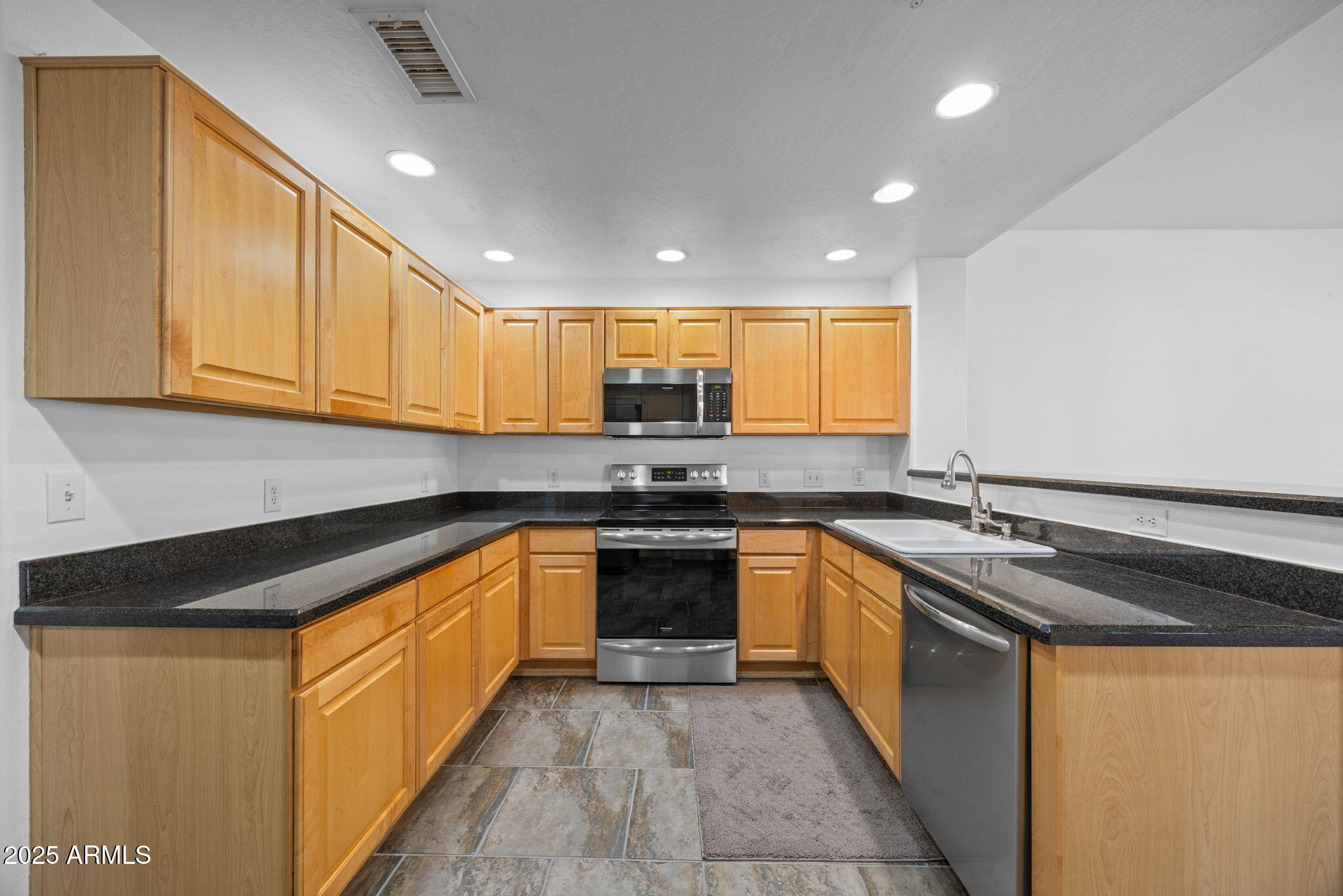 19700 N 76TH Street 1040