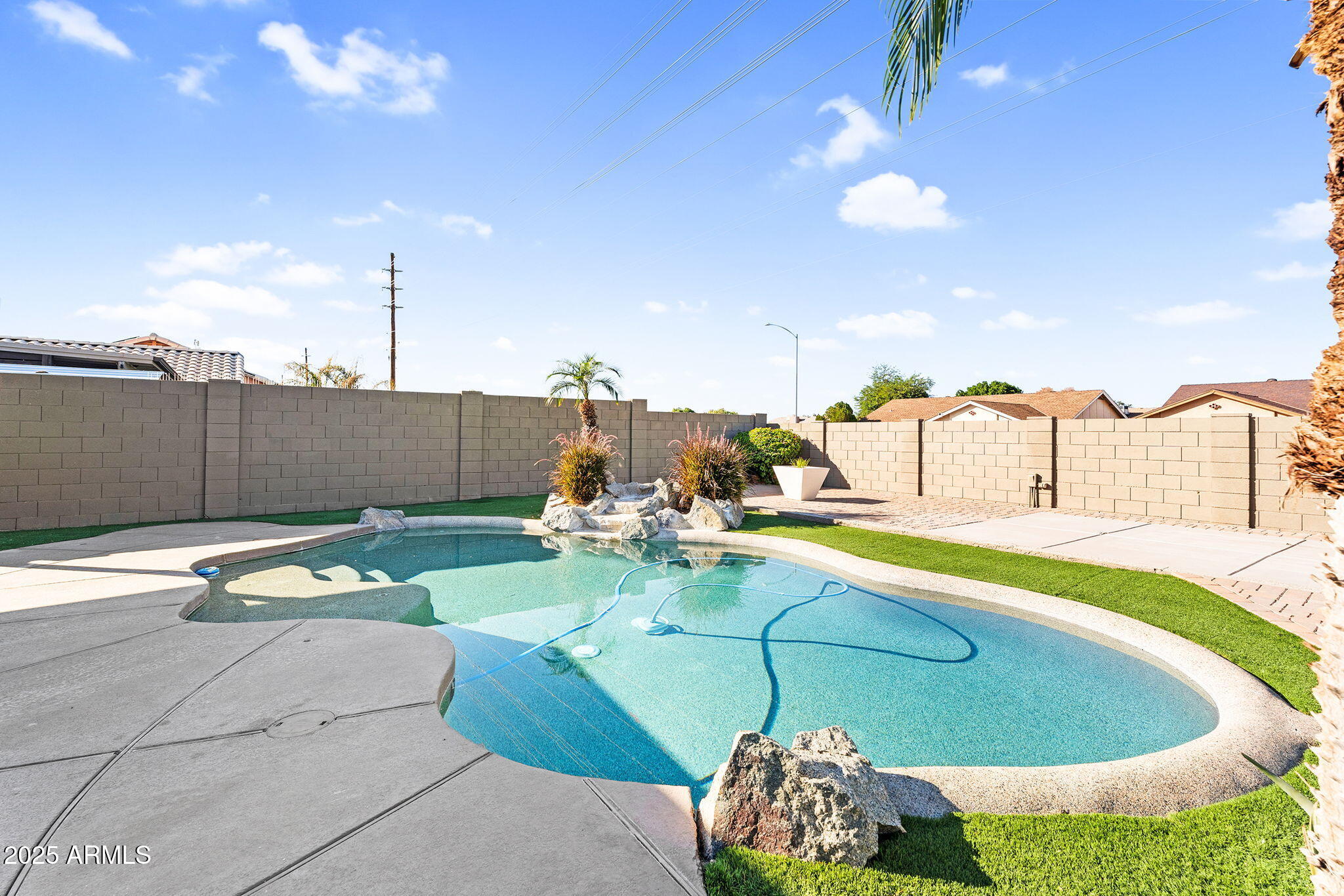8406 W DAHLIA Drive