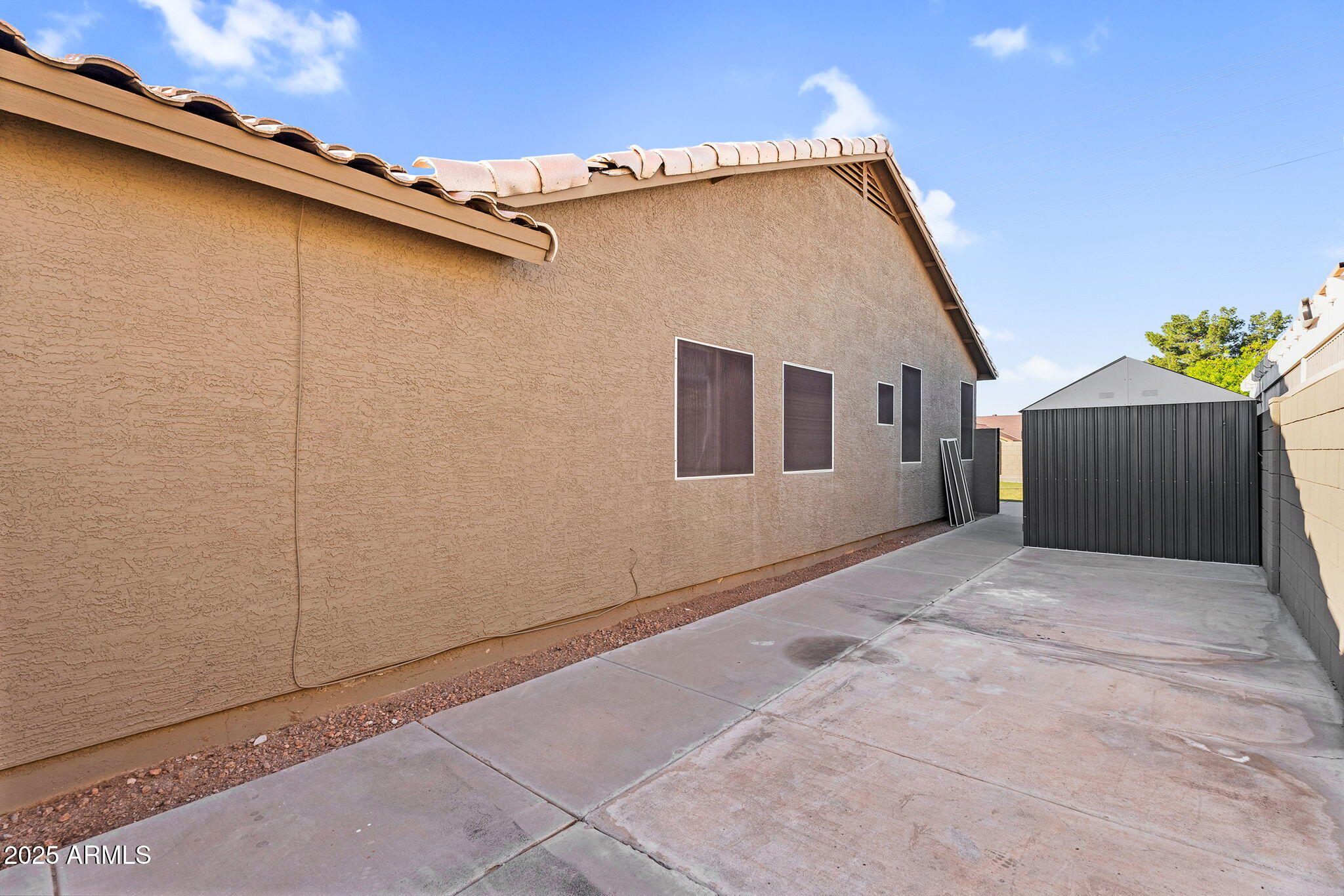 8406 W DAHLIA Drive
