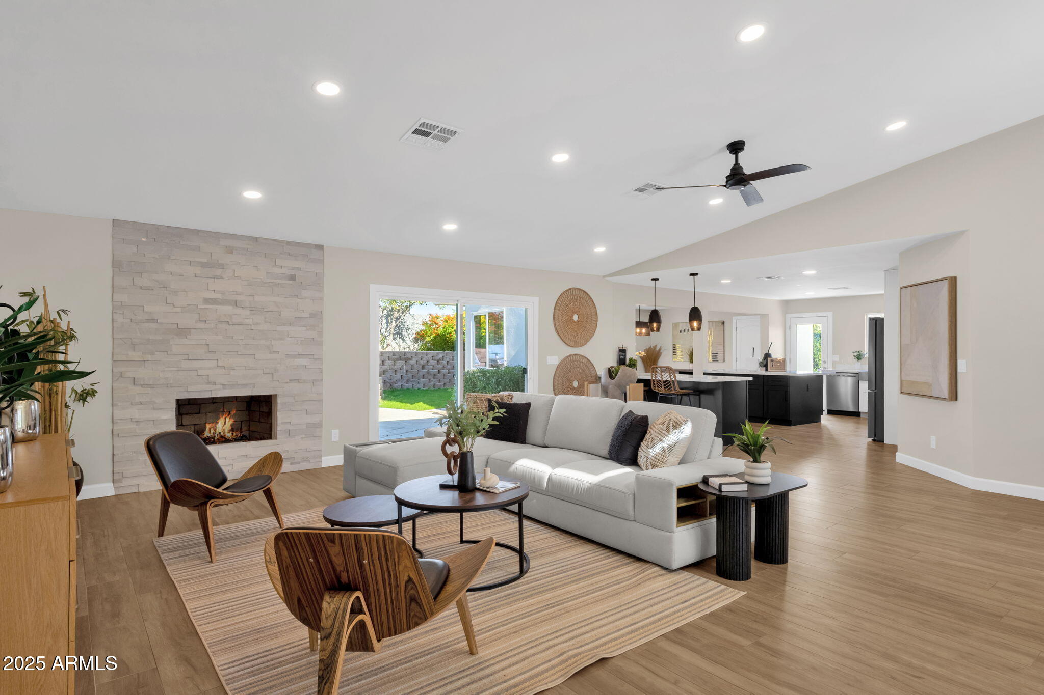 2276 E MERCER Lane