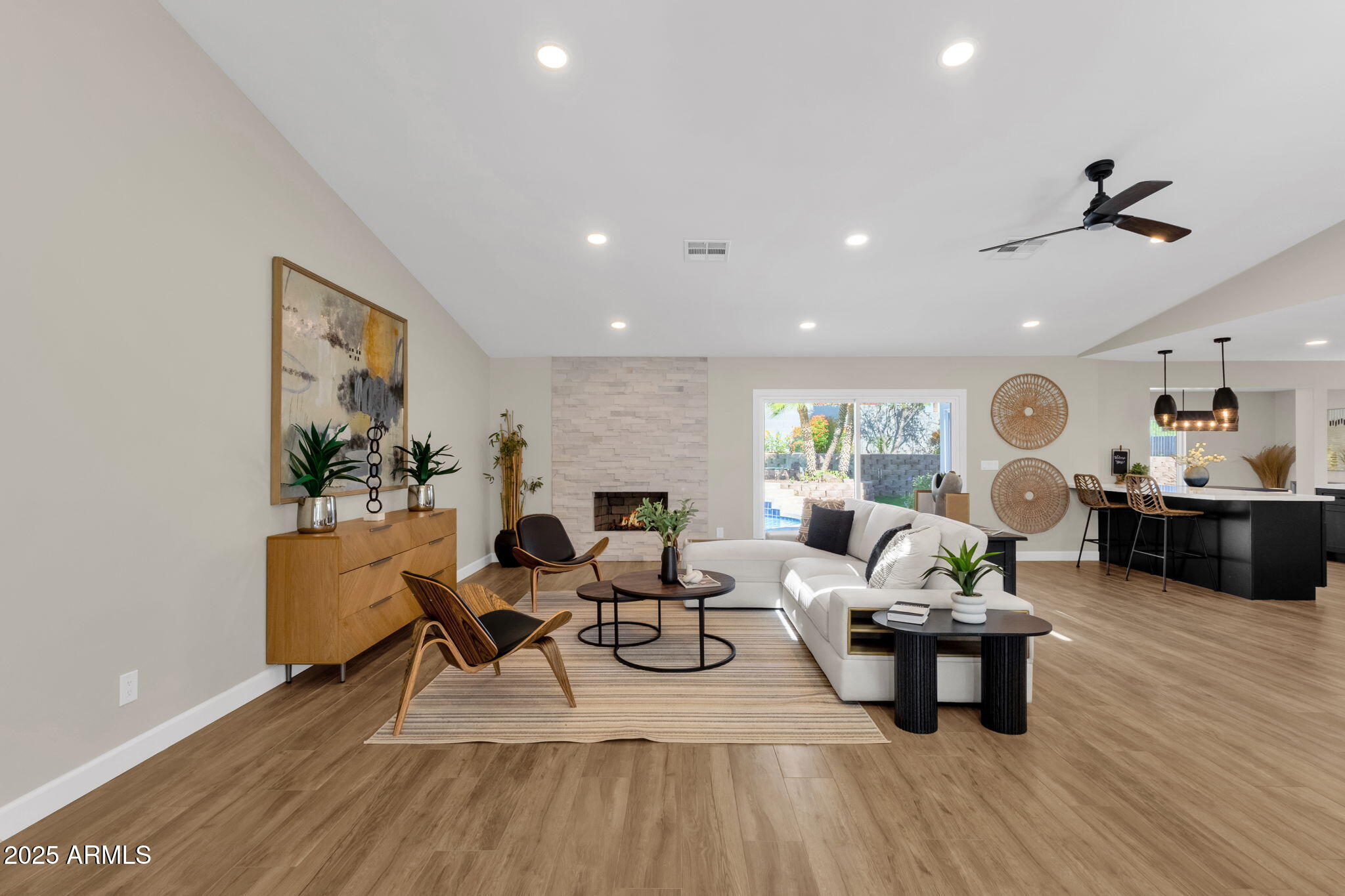 2276 E MERCER Lane