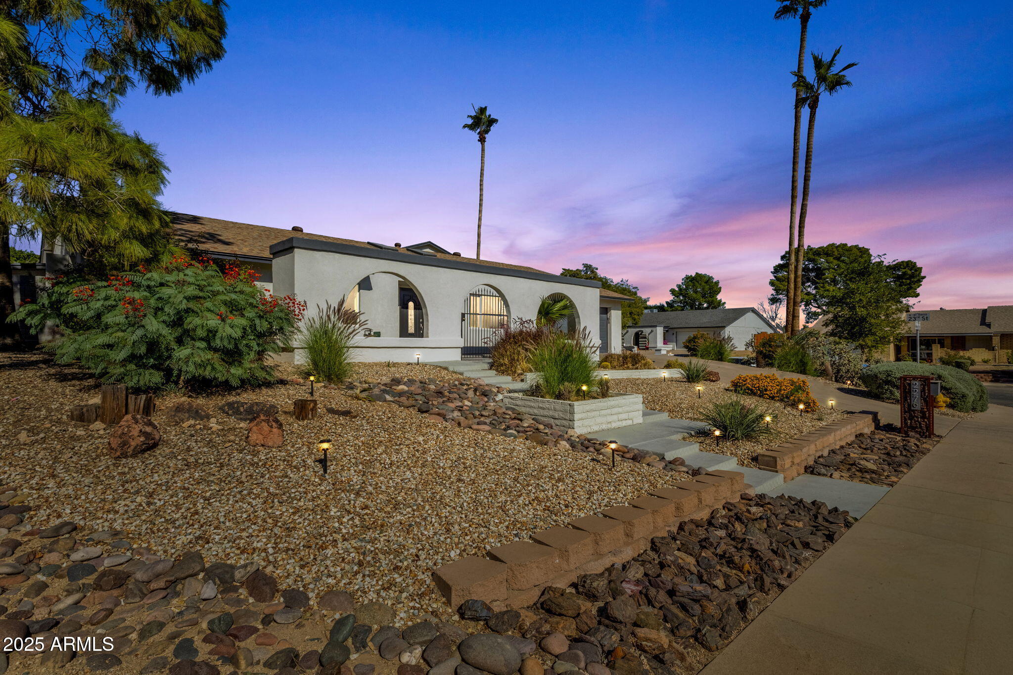 2276 E MERCER Lane