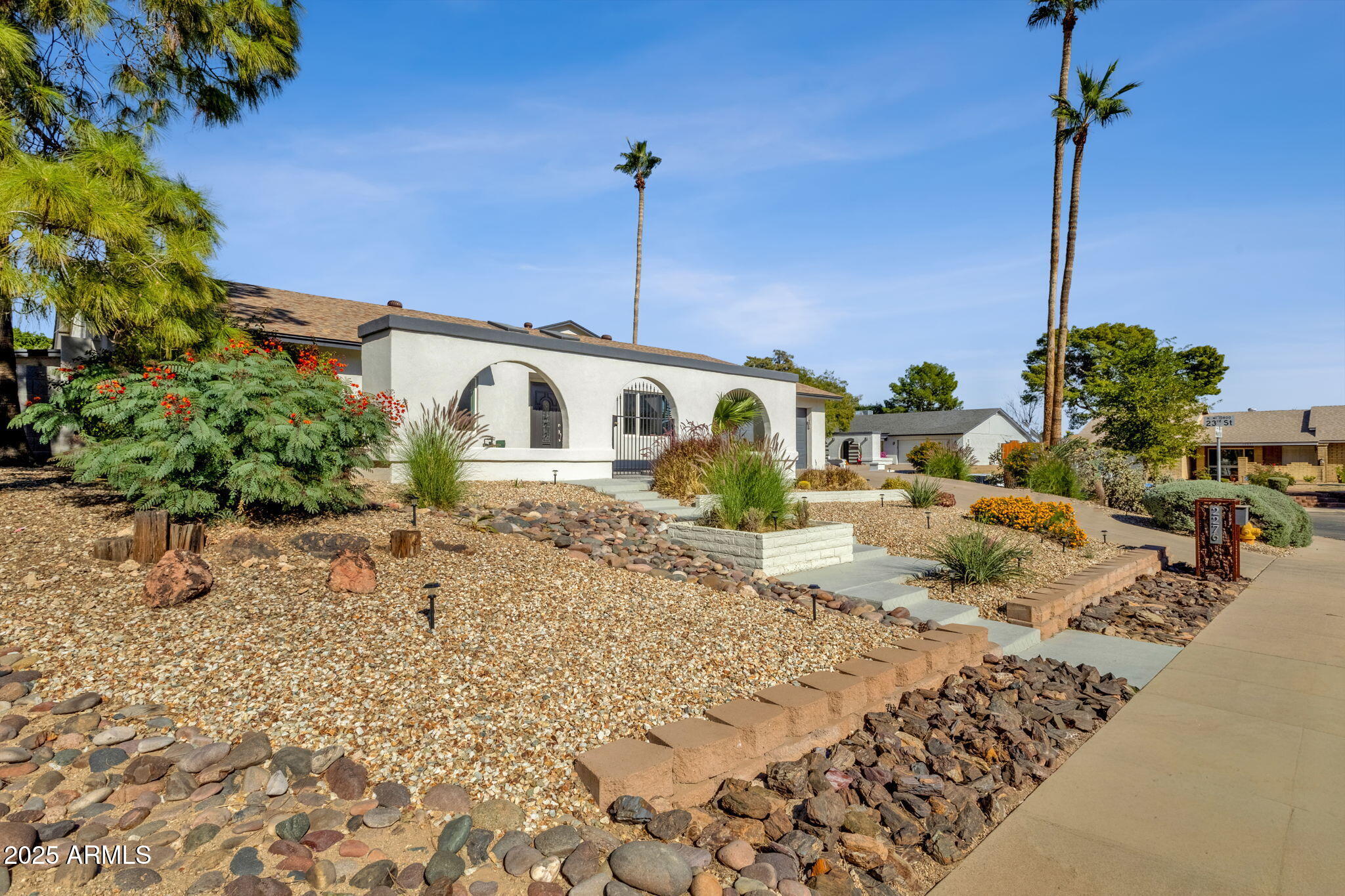 2276 E MERCER Lane
