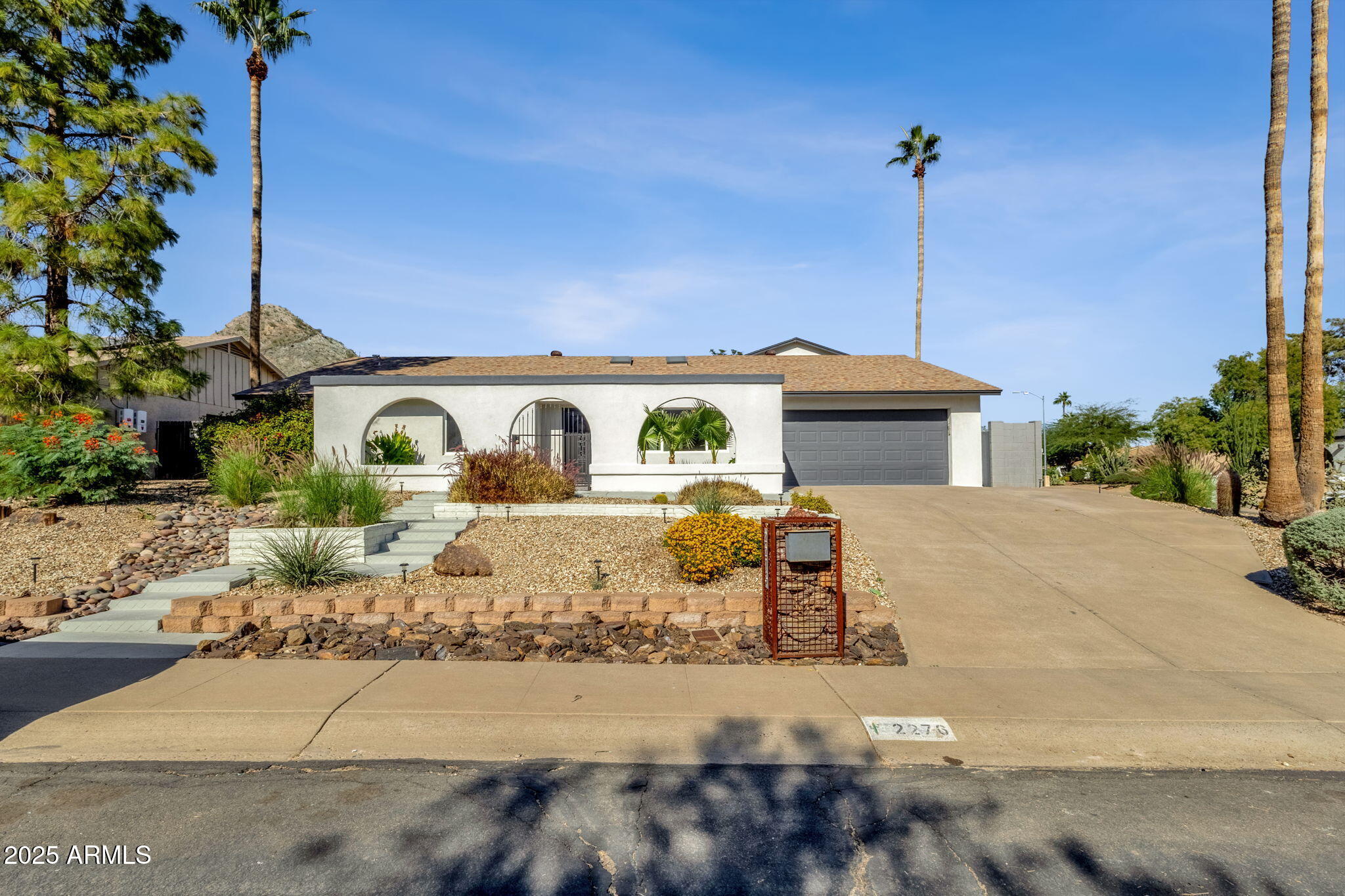 2276 E MERCER Lane