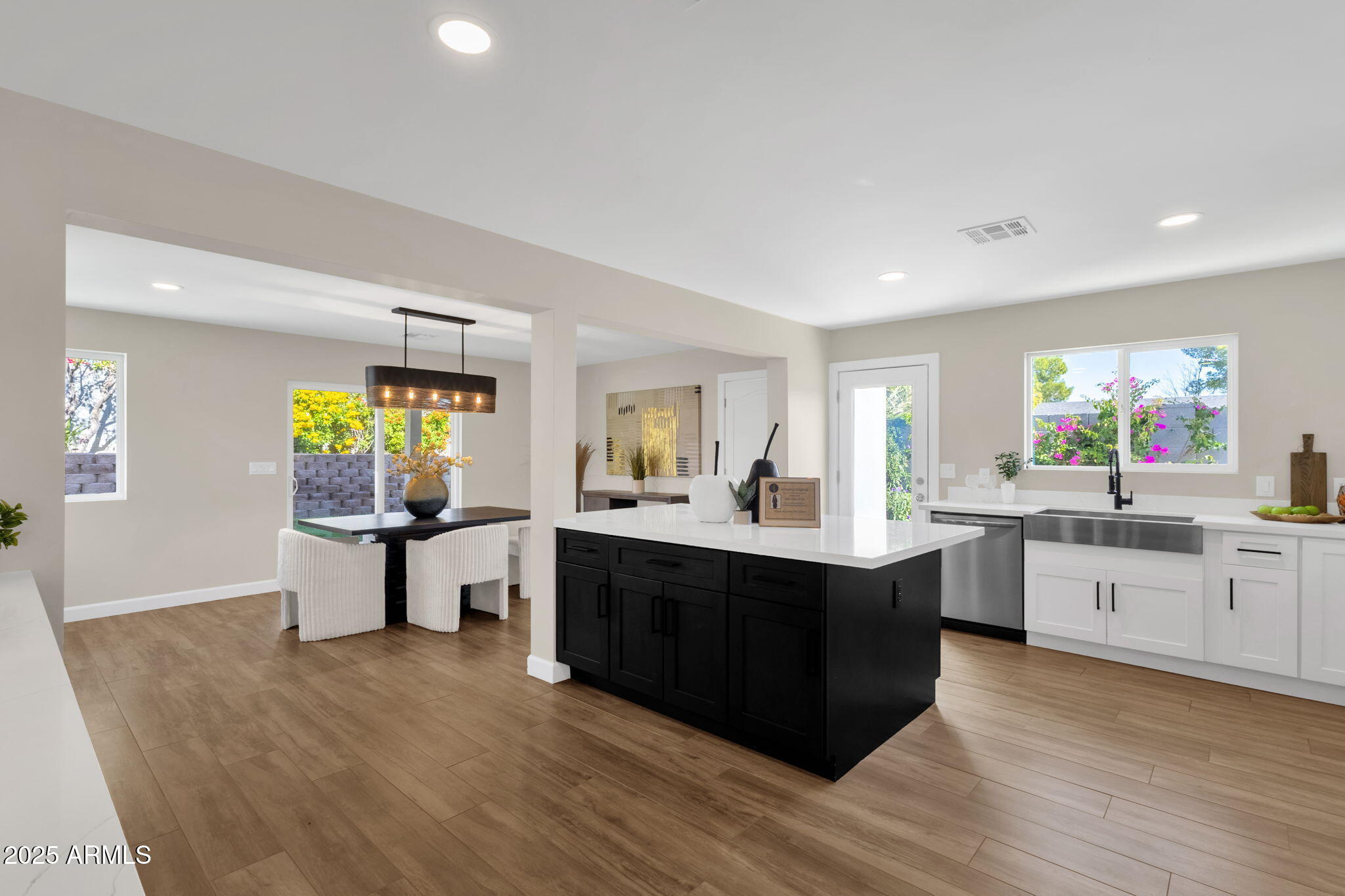 2276 E MERCER Lane