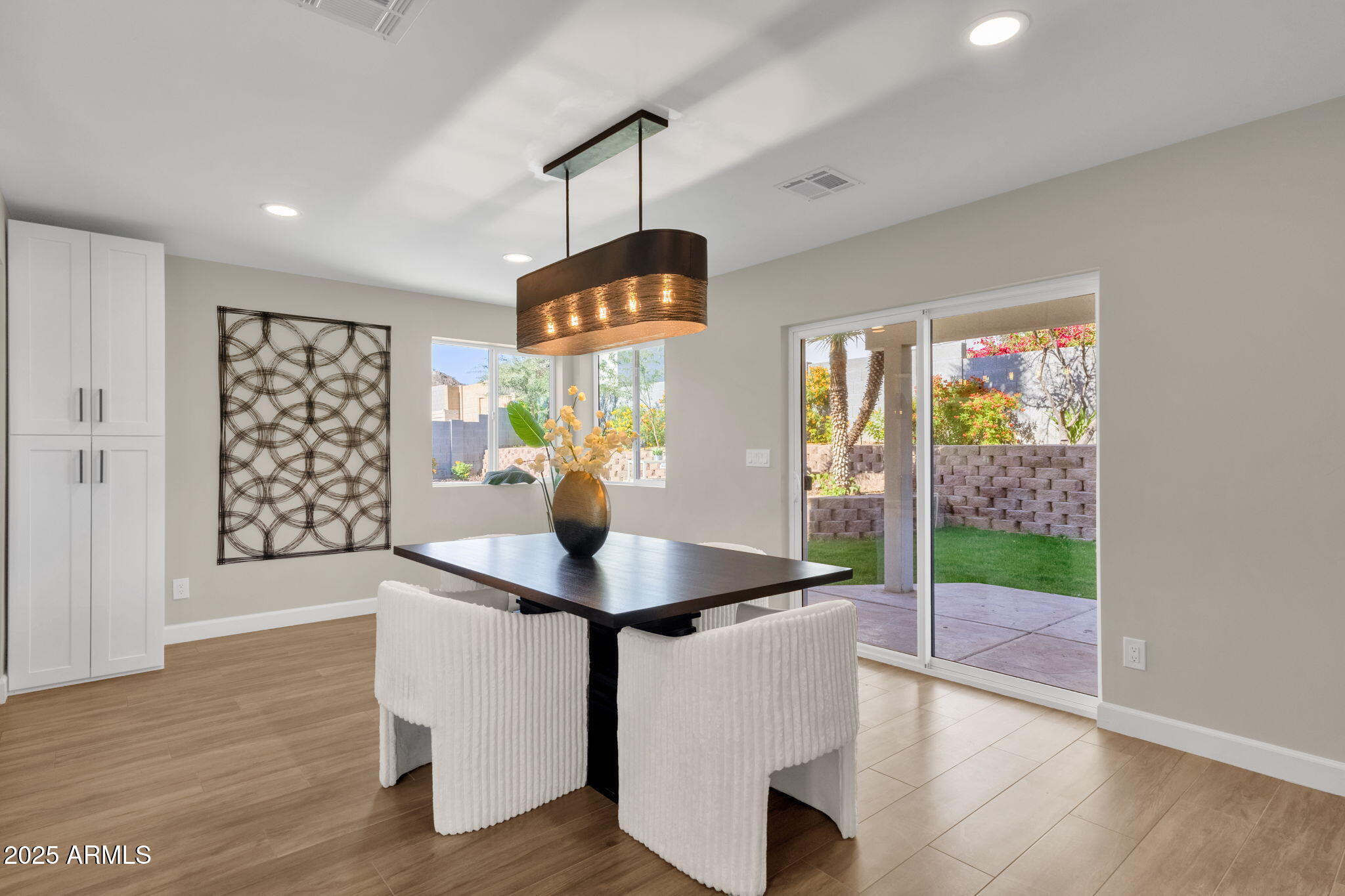2276 E MERCER Lane