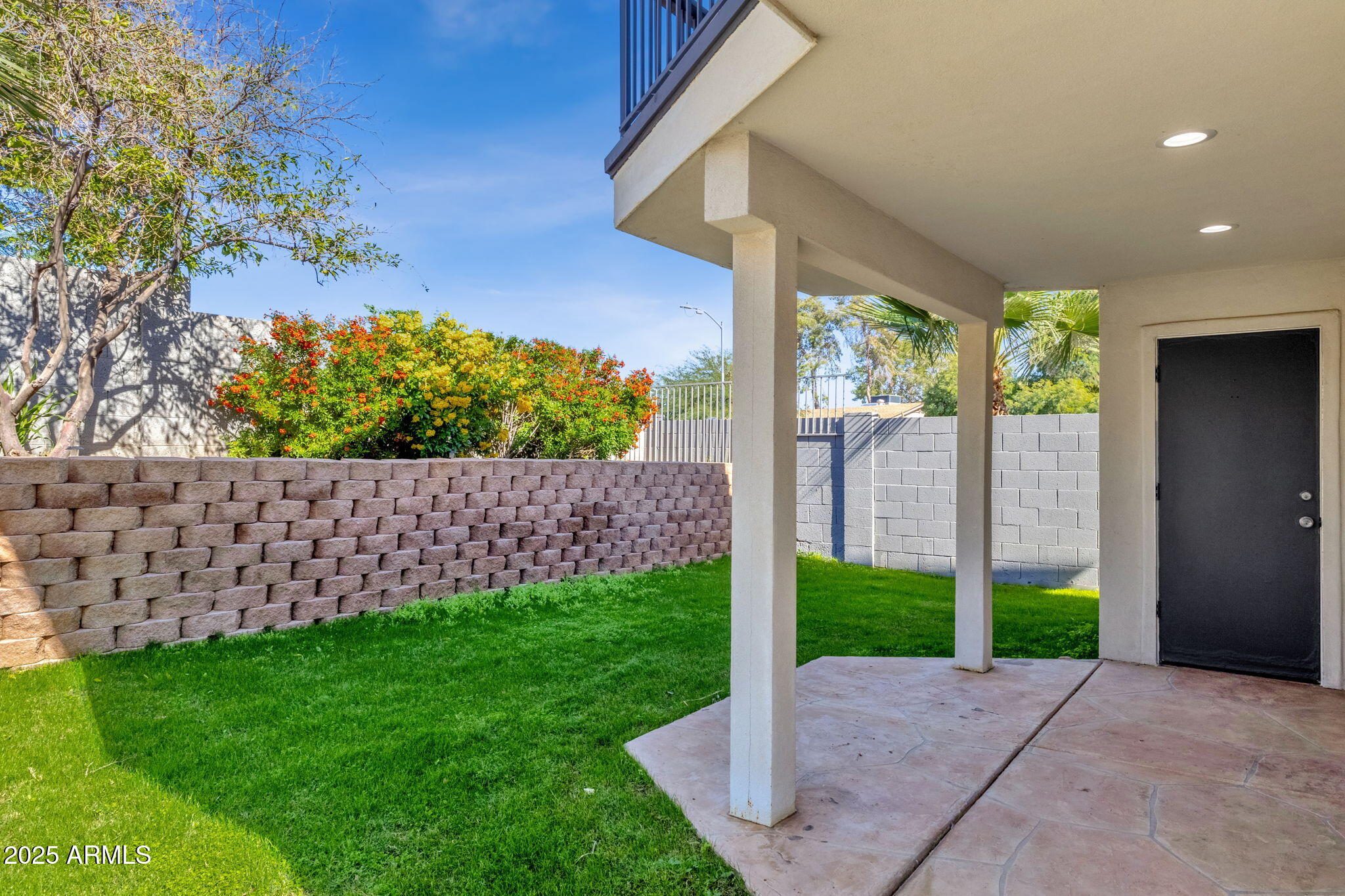 2276 E MERCER Lane