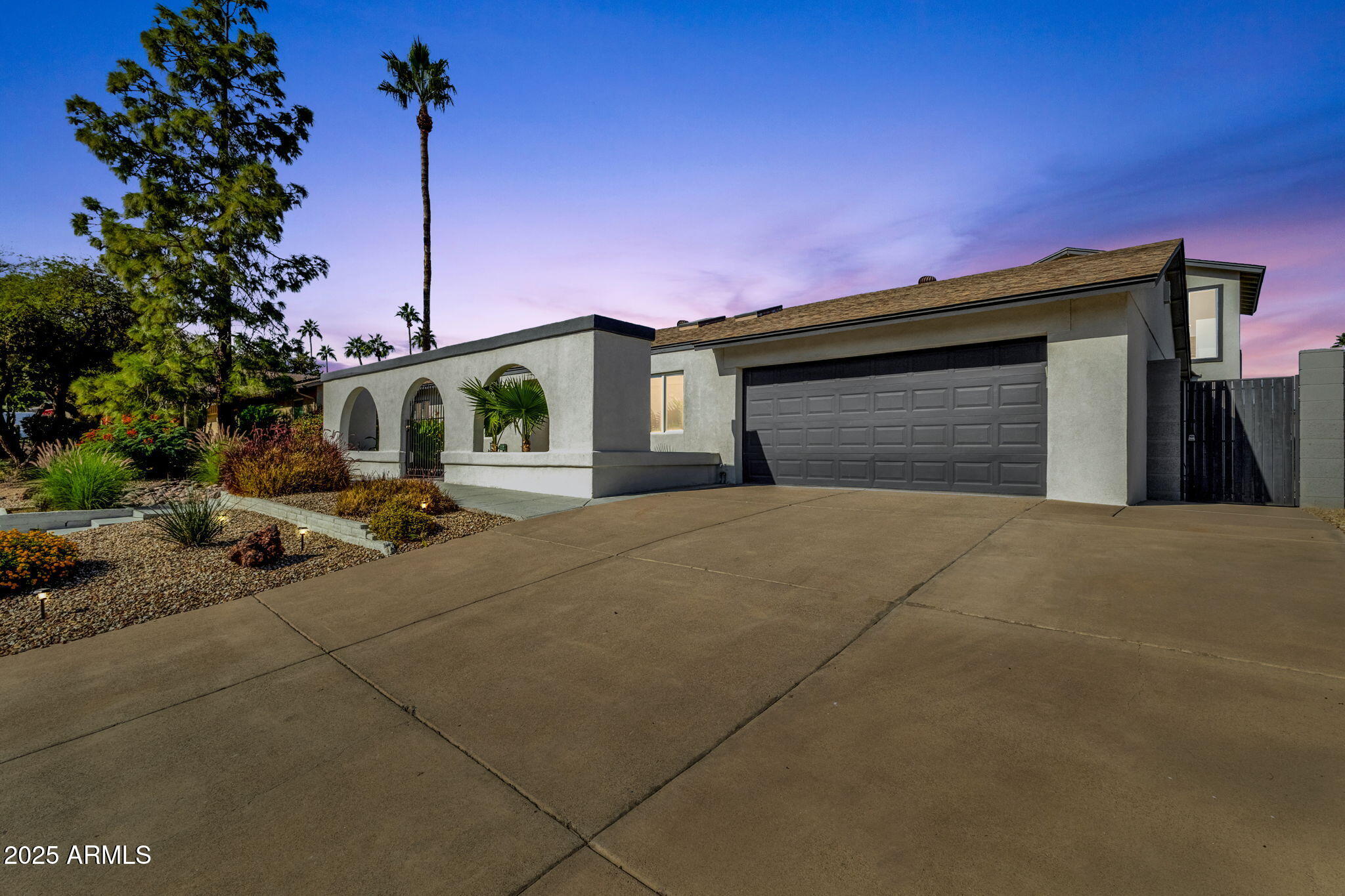 2276 E MERCER Lane