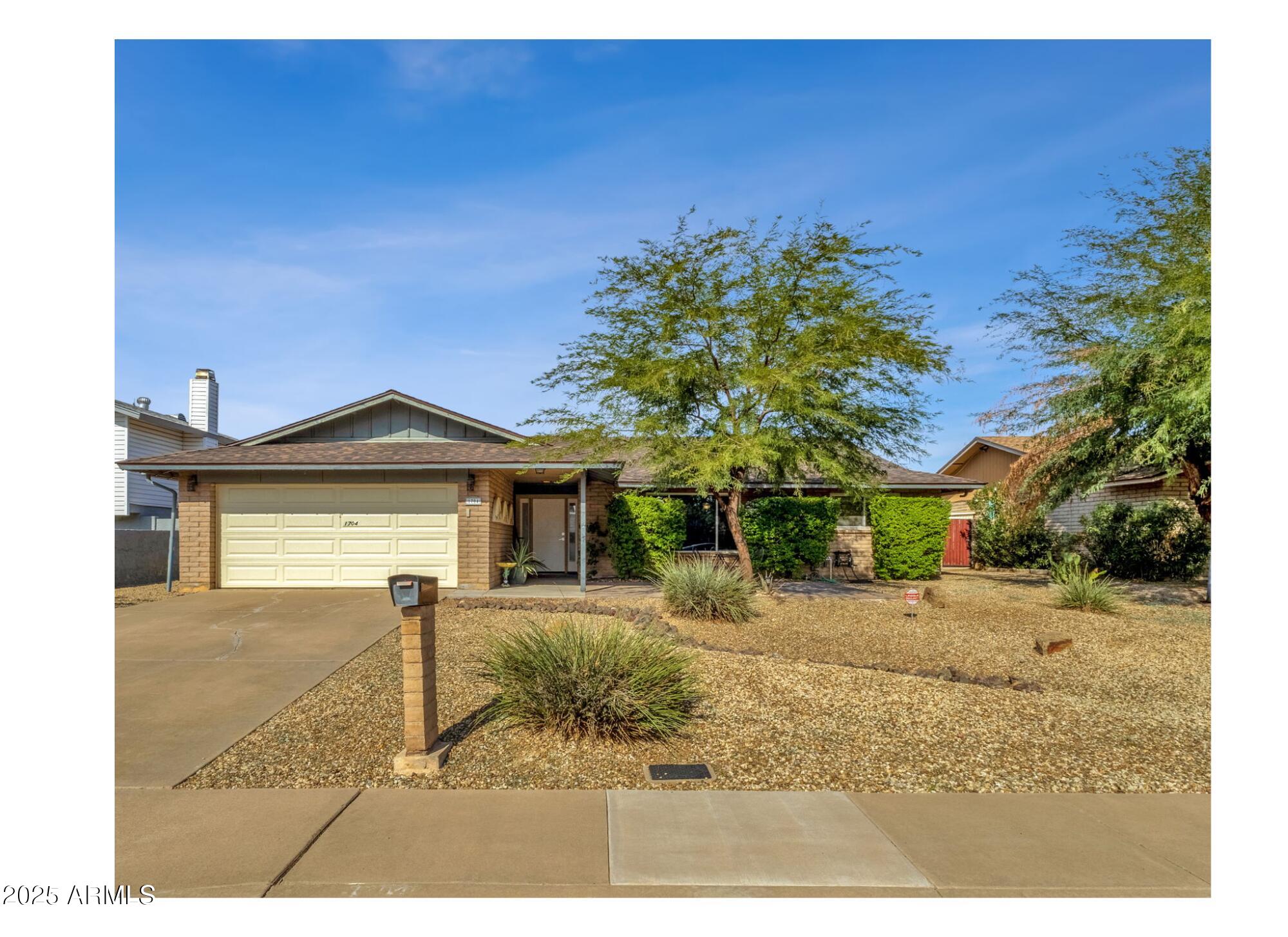 1704 E BELL DE MAR Drive