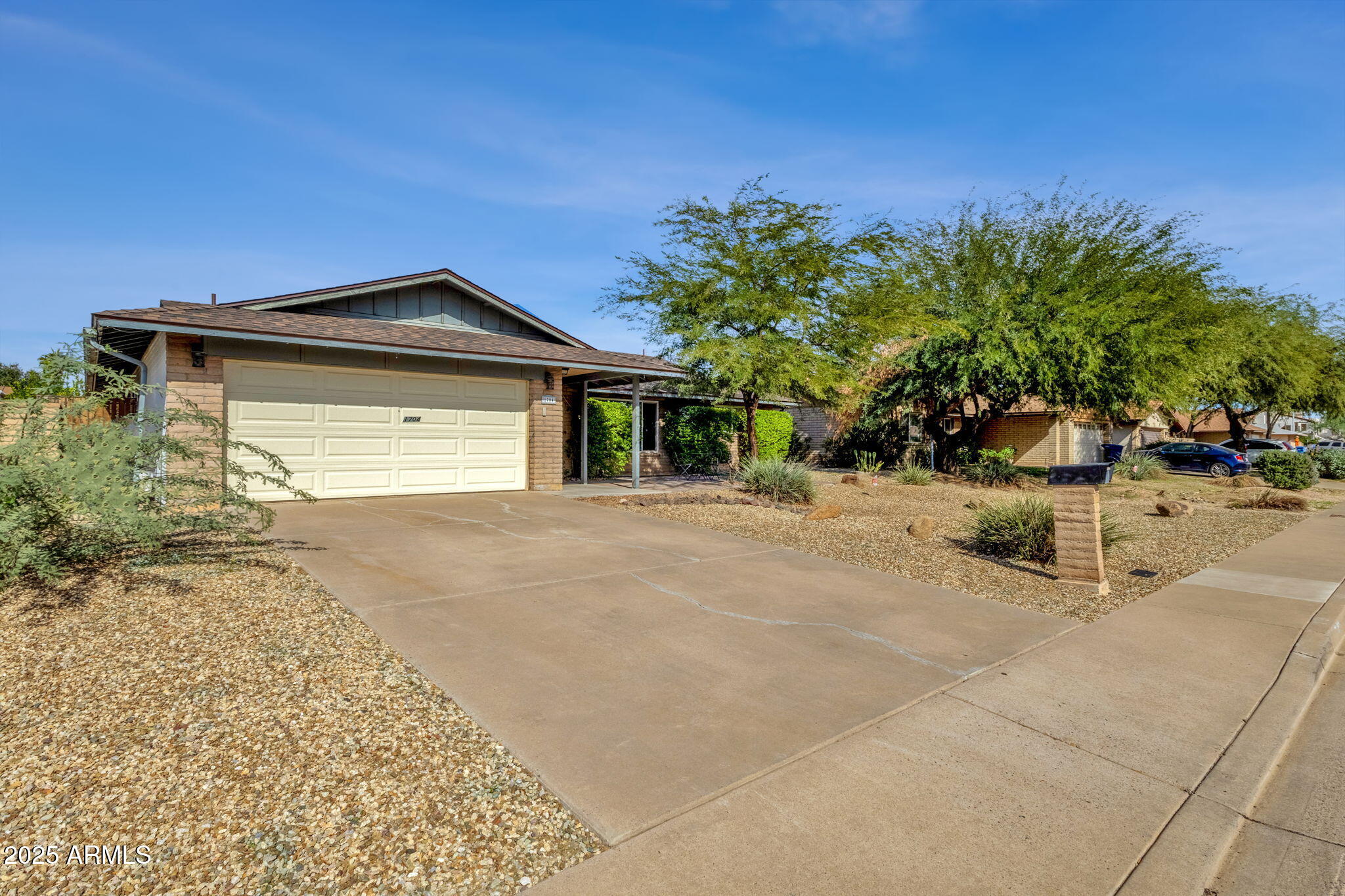 1704 E BELL DE MAR Drive