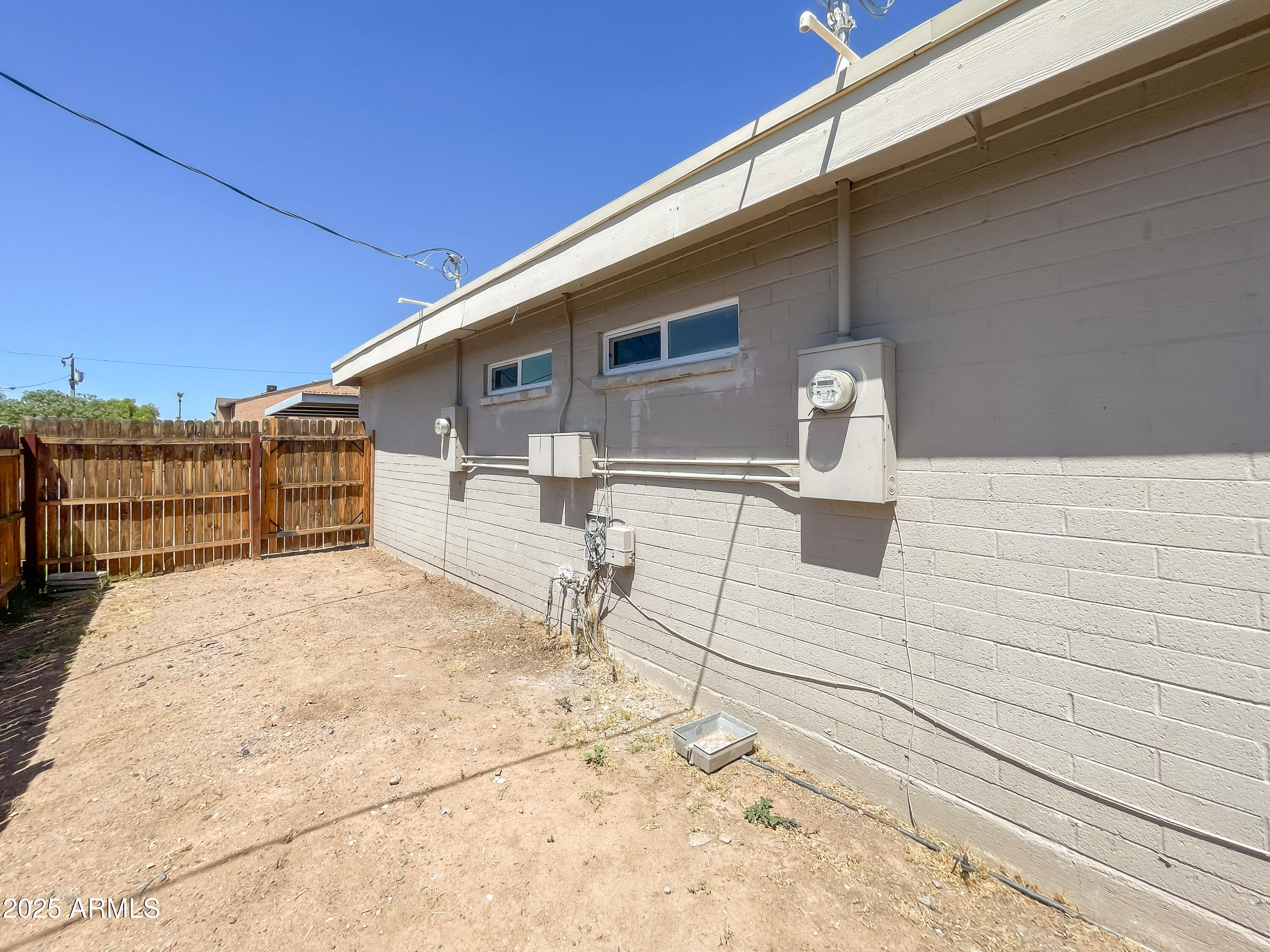 1925 W VILLAGE Drive