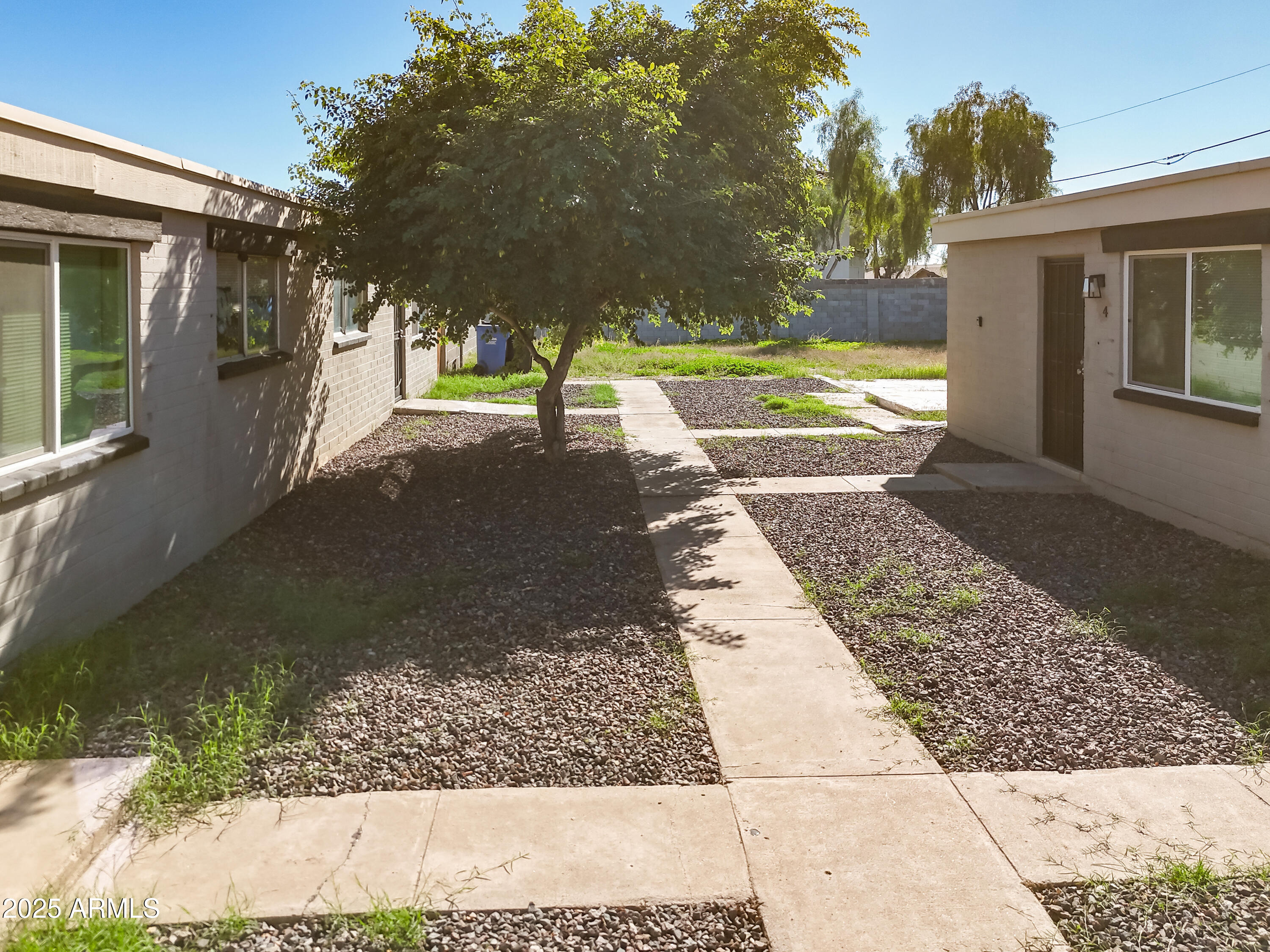 1925 W VILLAGE Drive